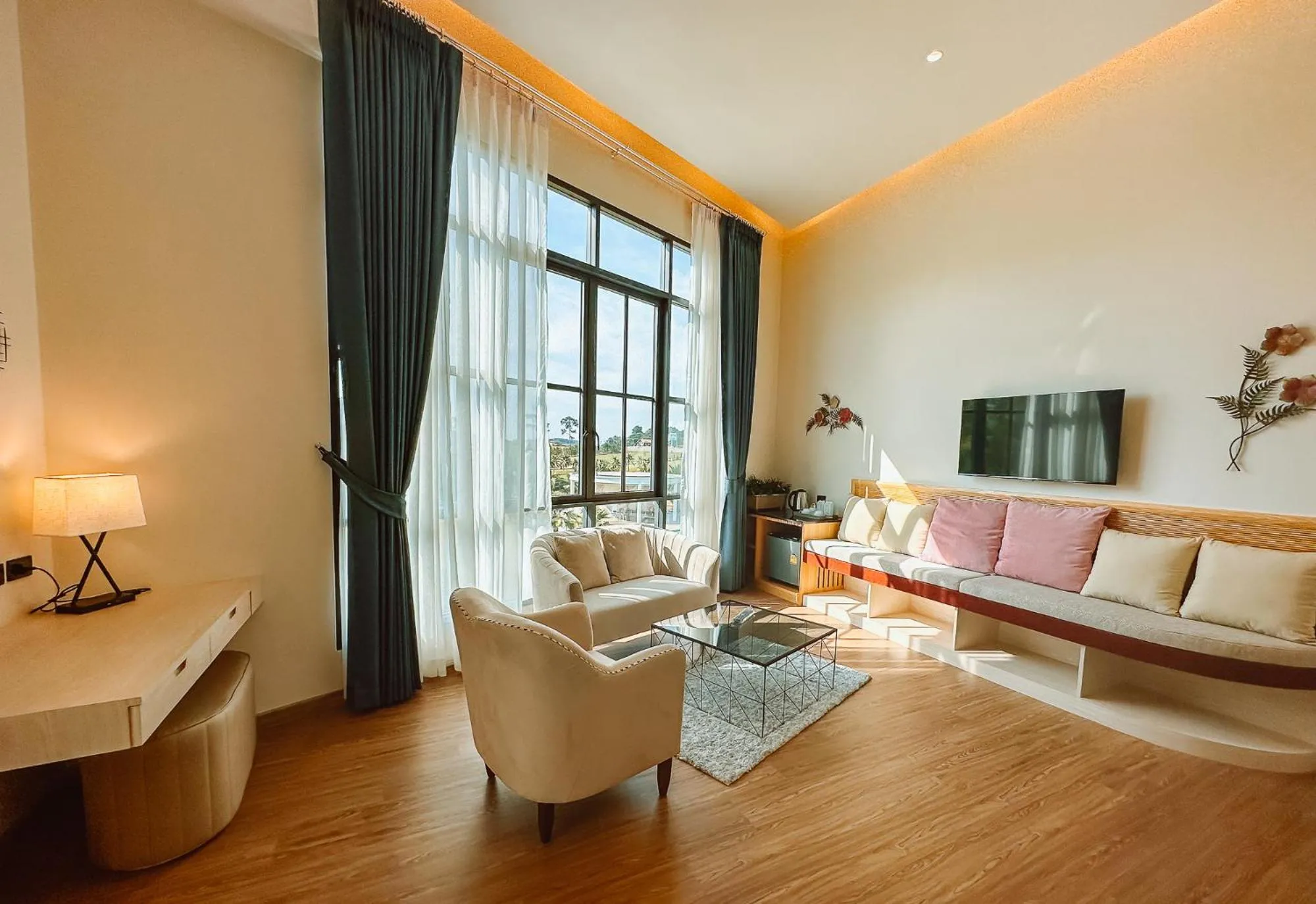 Living room in Grand Lord Hotel & Residence - Khao chi chan Pattaya