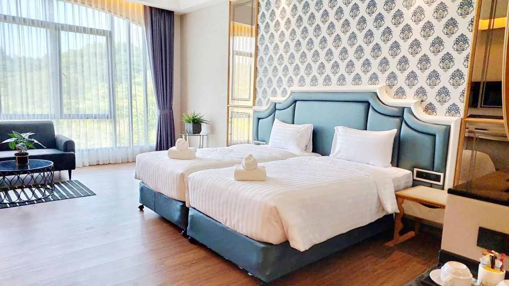 Photo of the whole room, Bed in Grand Lord Hotel & Residence - Khao chi chan Pattaya