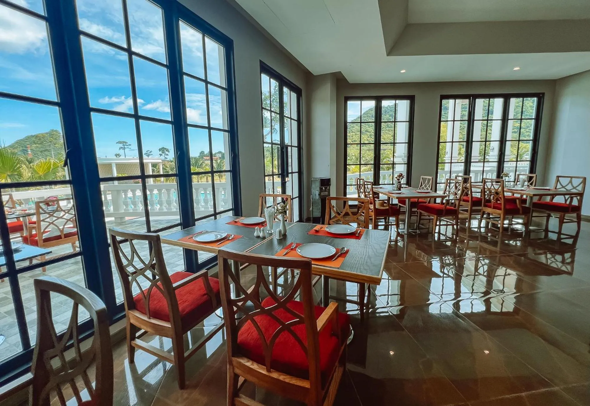 Restaurant/places to eat in Grand Lord Hotel & Residence - Khao chi chan Pattaya