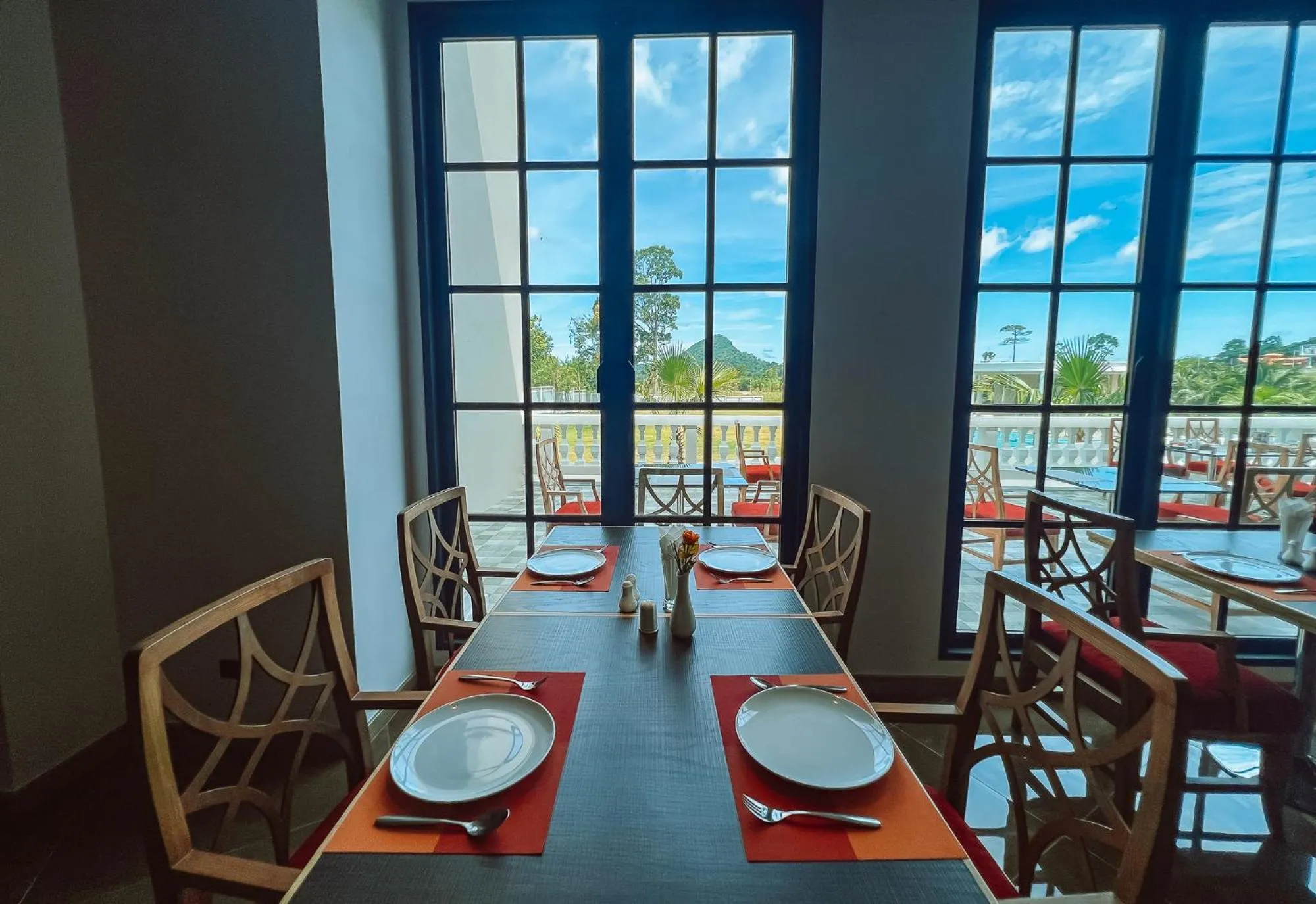 Restaurant/places to eat in Grand Lord Hotel & Residence - Khao chi chan Pattaya