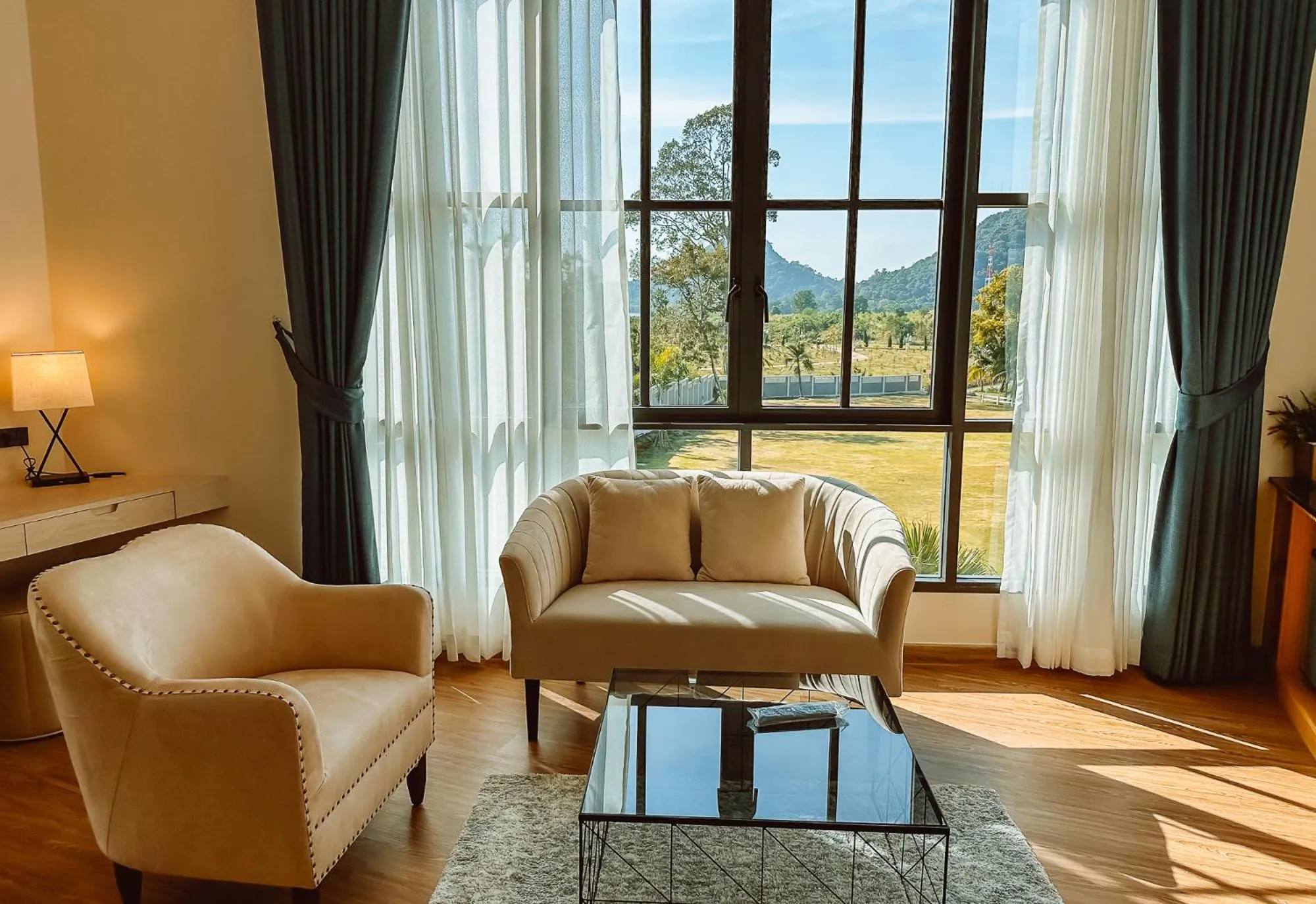 Living room in Grand Lord Hotel & Residence - Khao chi chan Pattaya