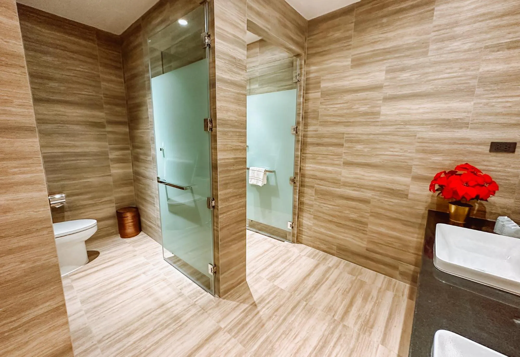 Shower in Grand Lord Hotel & Residence - Khao chi chan Pattaya