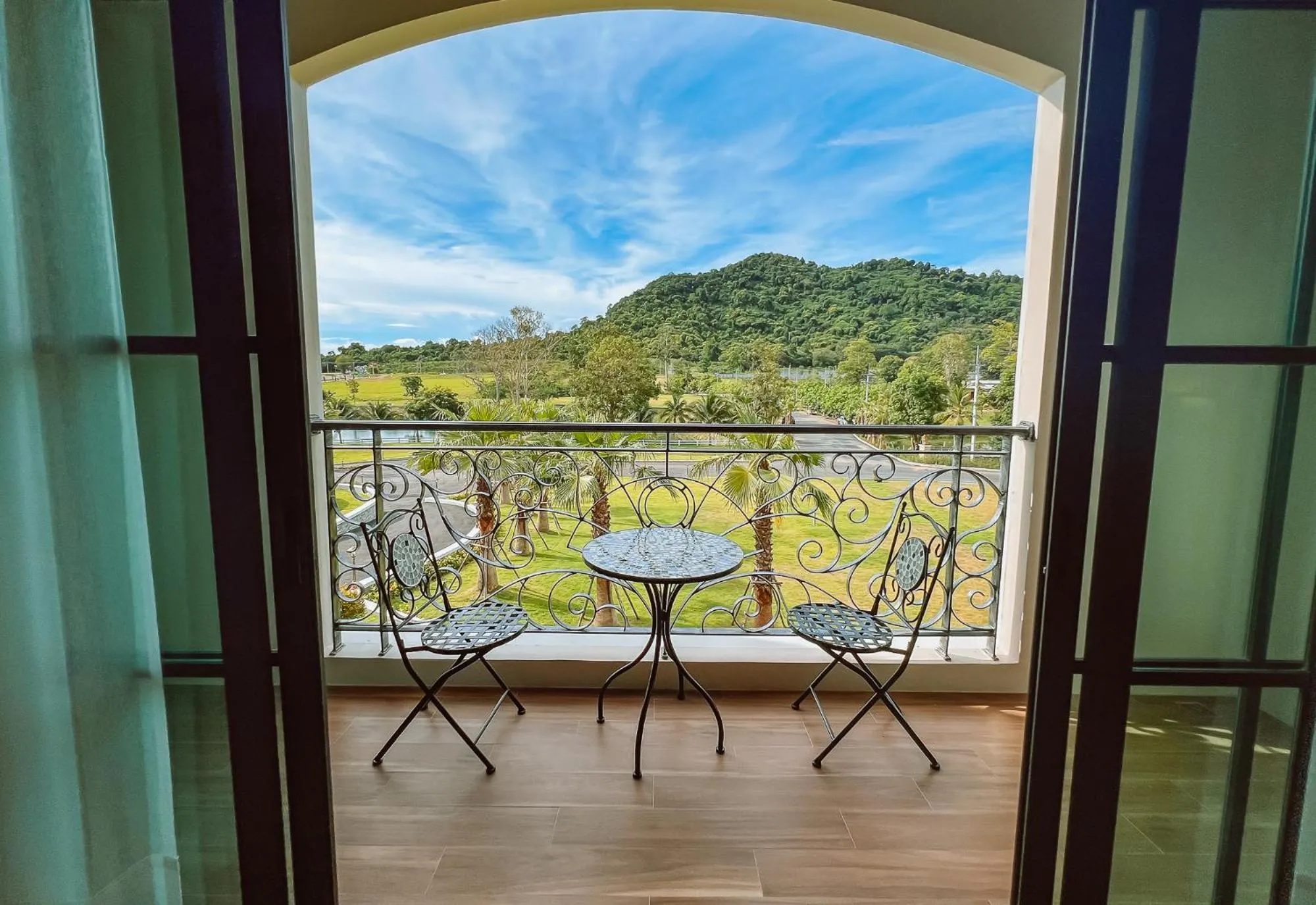 Balcony/Terrace in Grand Lord Hotel & Residence - Khao chi chan Pattaya