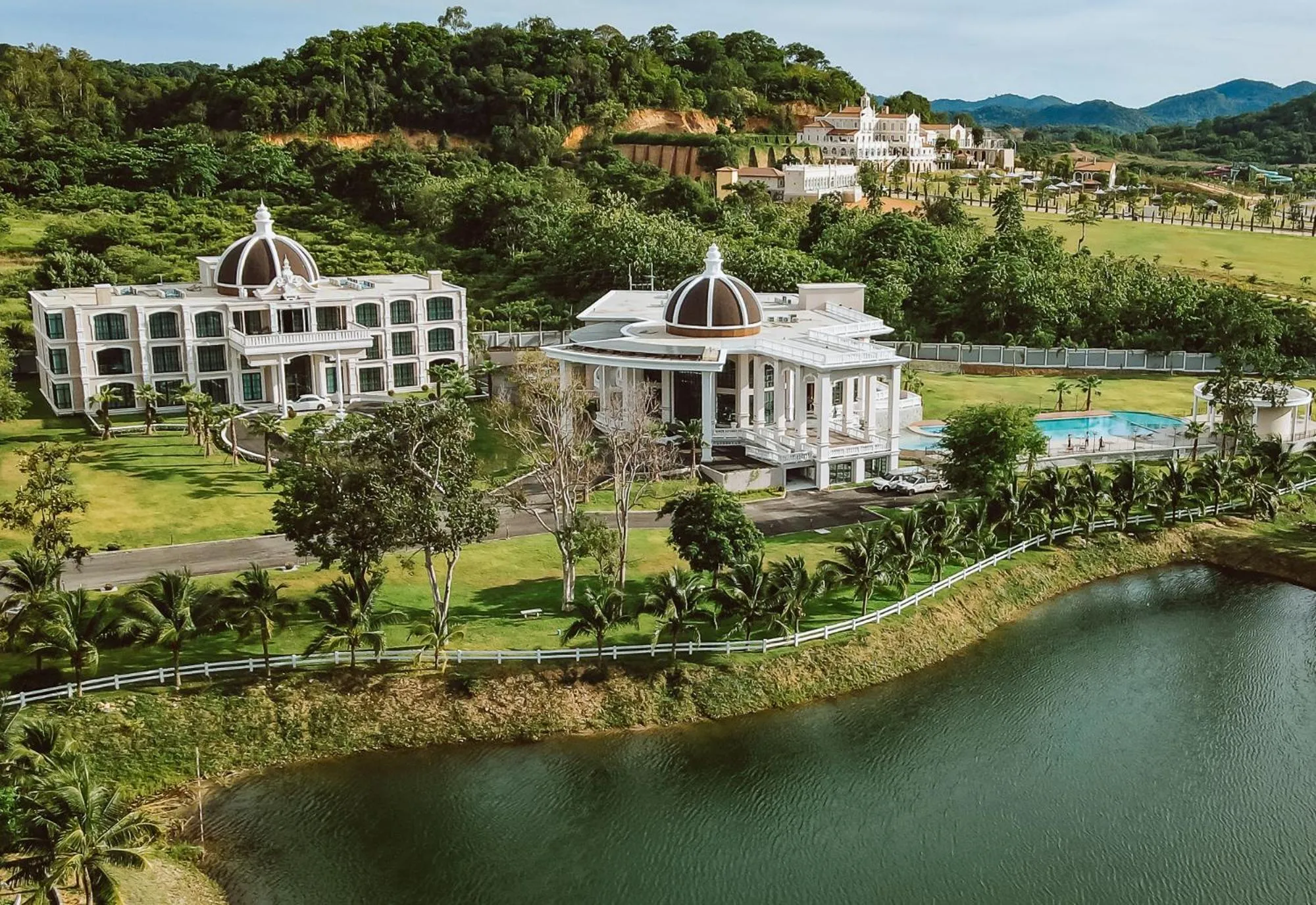 Property building in Grand Lord Hotel & Residence - Khao chi chan Pattaya