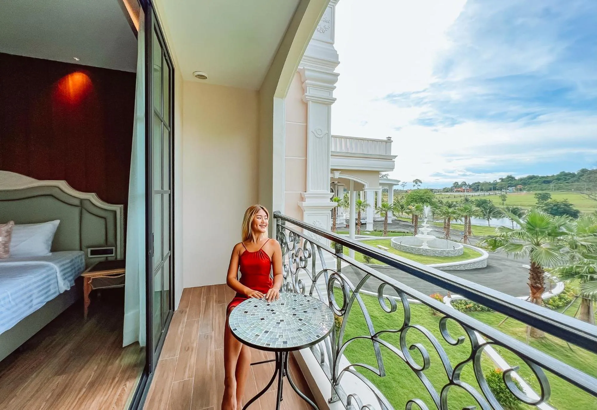 Balcony/Terrace, Bed in Grand Lord Hotel & Residence - Khao chi chan Pattaya