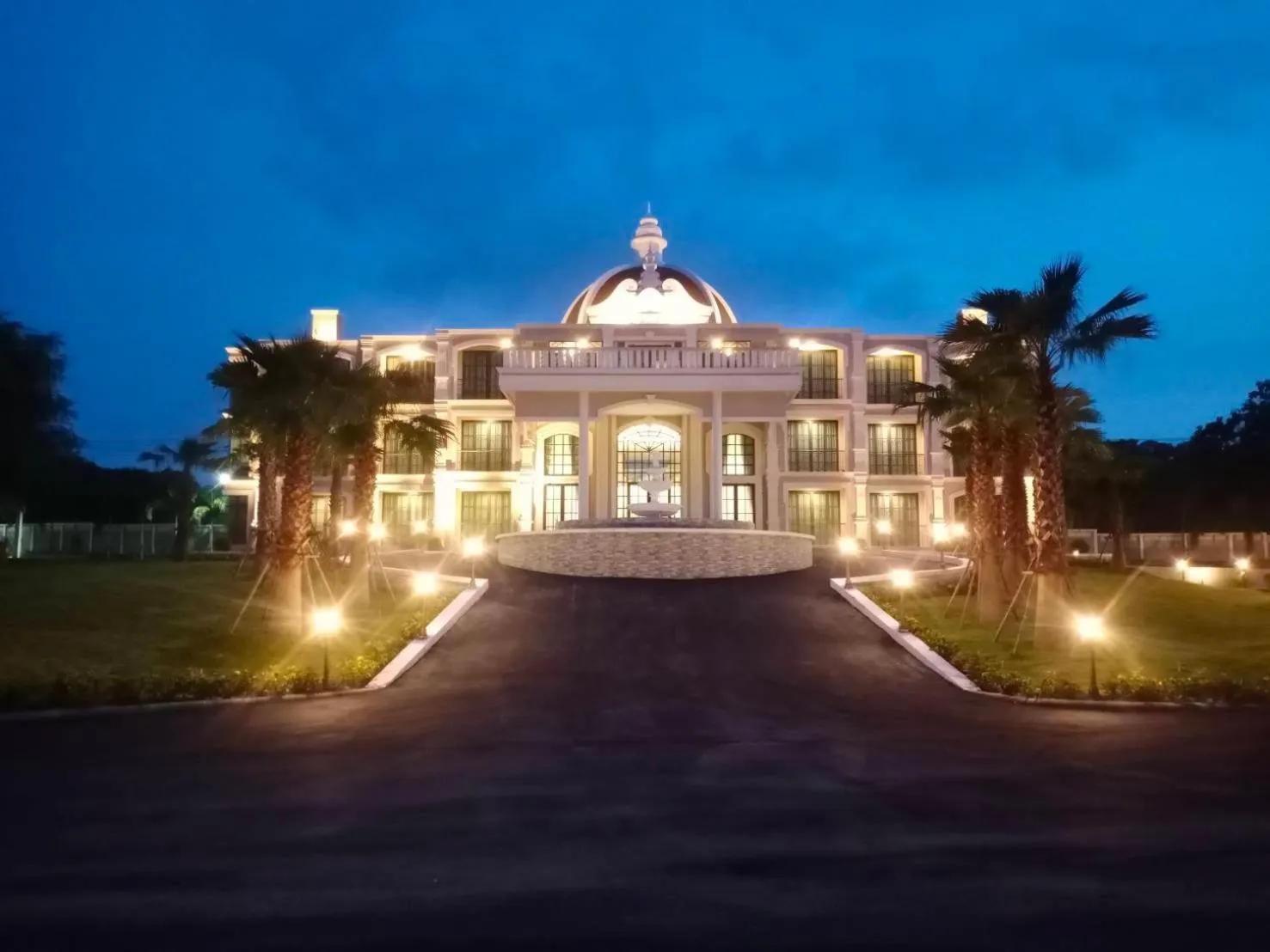 Property building in Grand Lord Hotel & Residence - Khao chi chan Pattaya