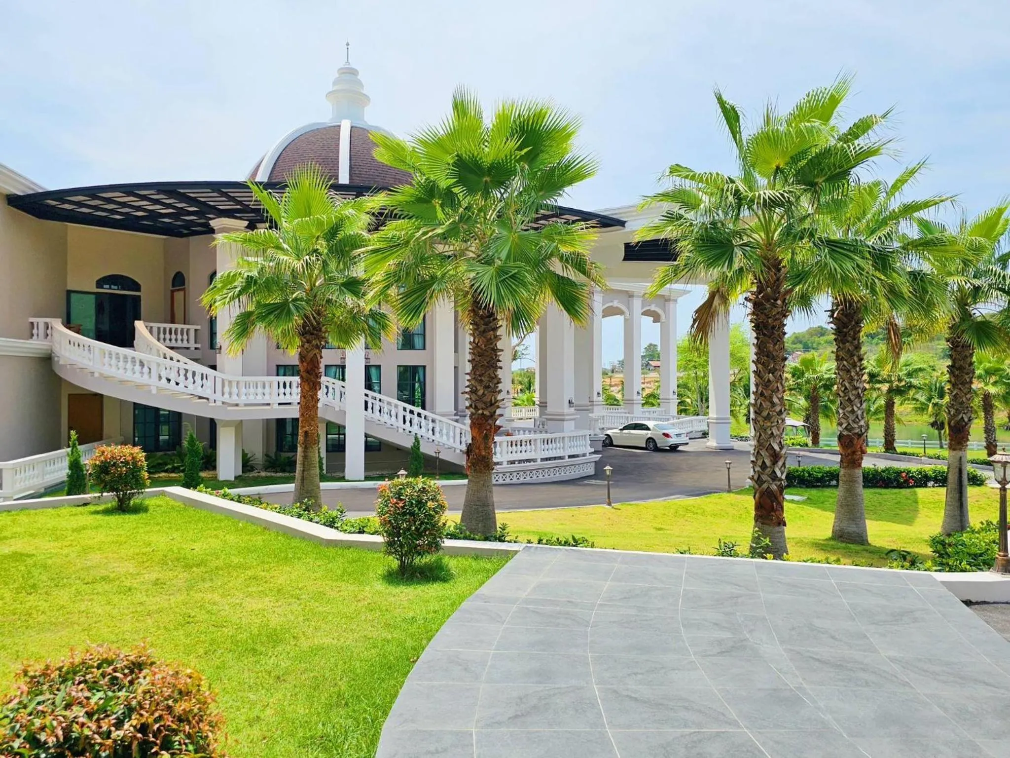 Property building in Grand Lord Hotel & Residence - Khao chi chan Pattaya