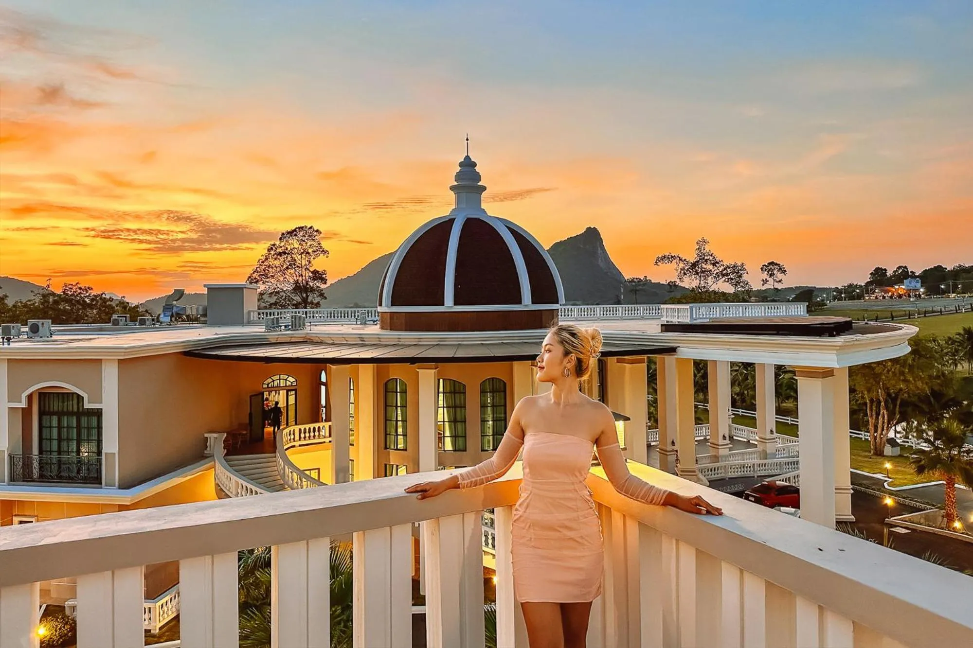 Balcony/Terrace in Grand Lord Hotel & Residence - Khao chi chan Pattaya