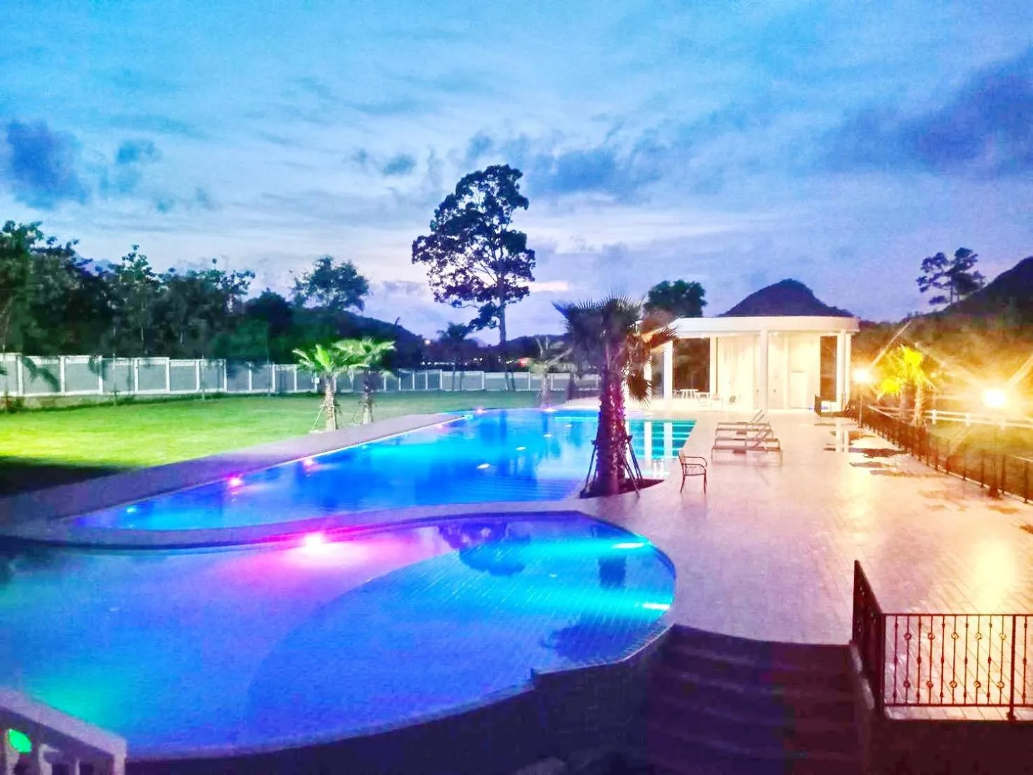 Swimming pool in Grand Lord Hotel & Residence - Khao chi chan Pattaya