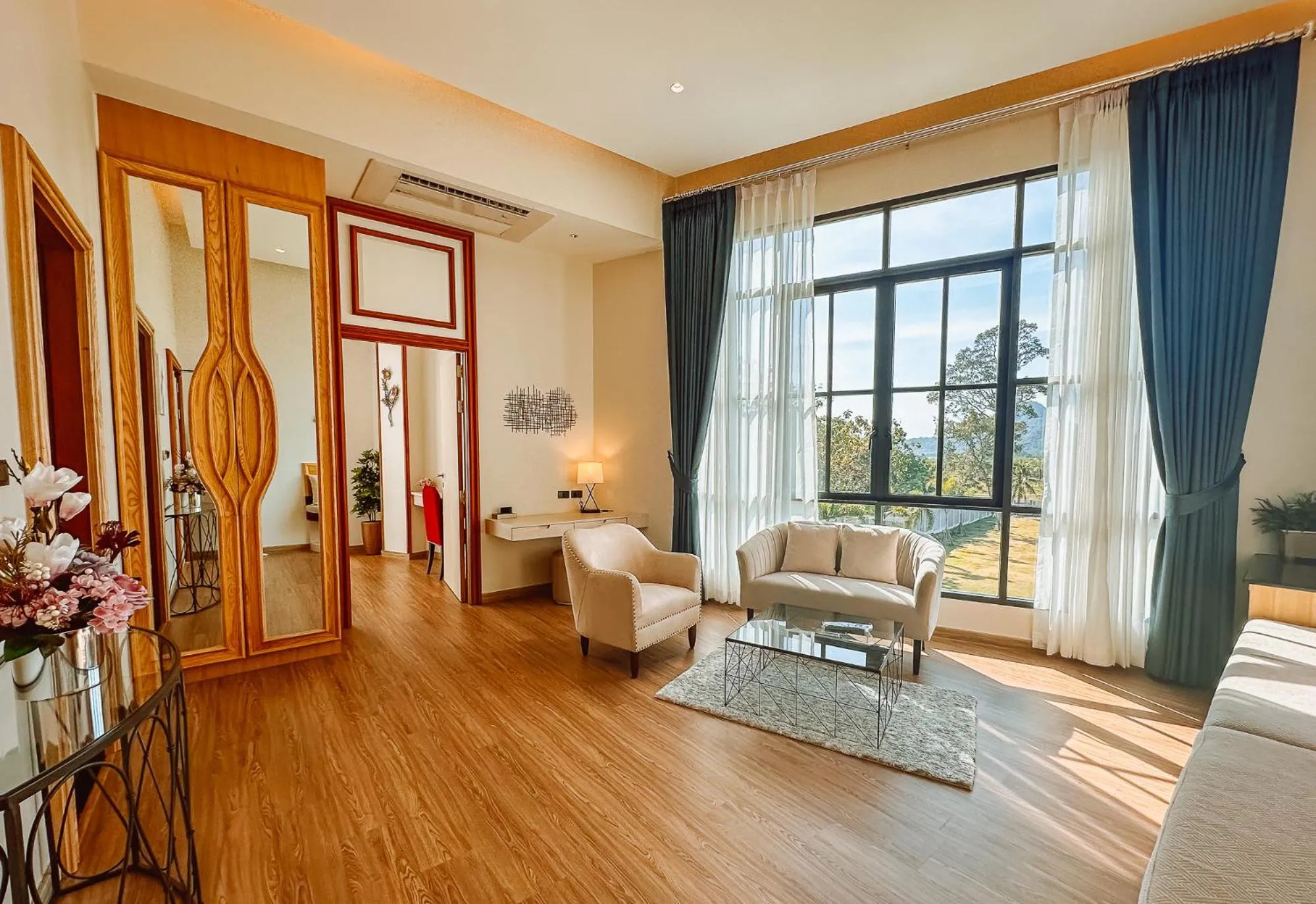 Living room in Grand Lord Hotel & Residence - Khao chi chan Pattaya