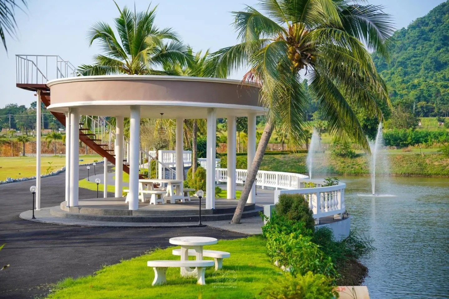 Restaurant/places to eat in Grand Lord Hotel & Residence - Khao chi chan Pattaya