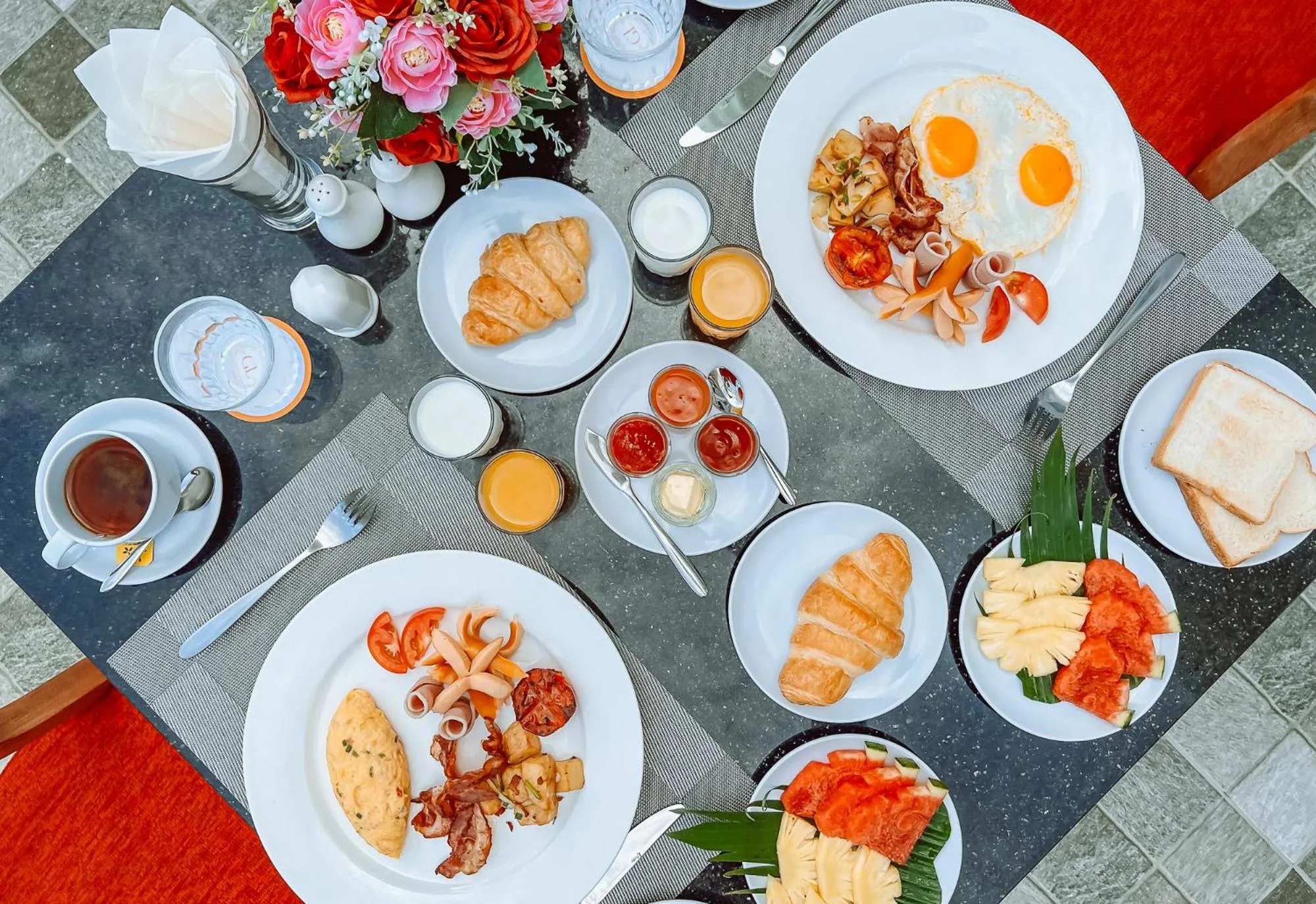 Restaurant/places to eat in Grand Lord Hotel & Residence - Khao chi chan Pattaya