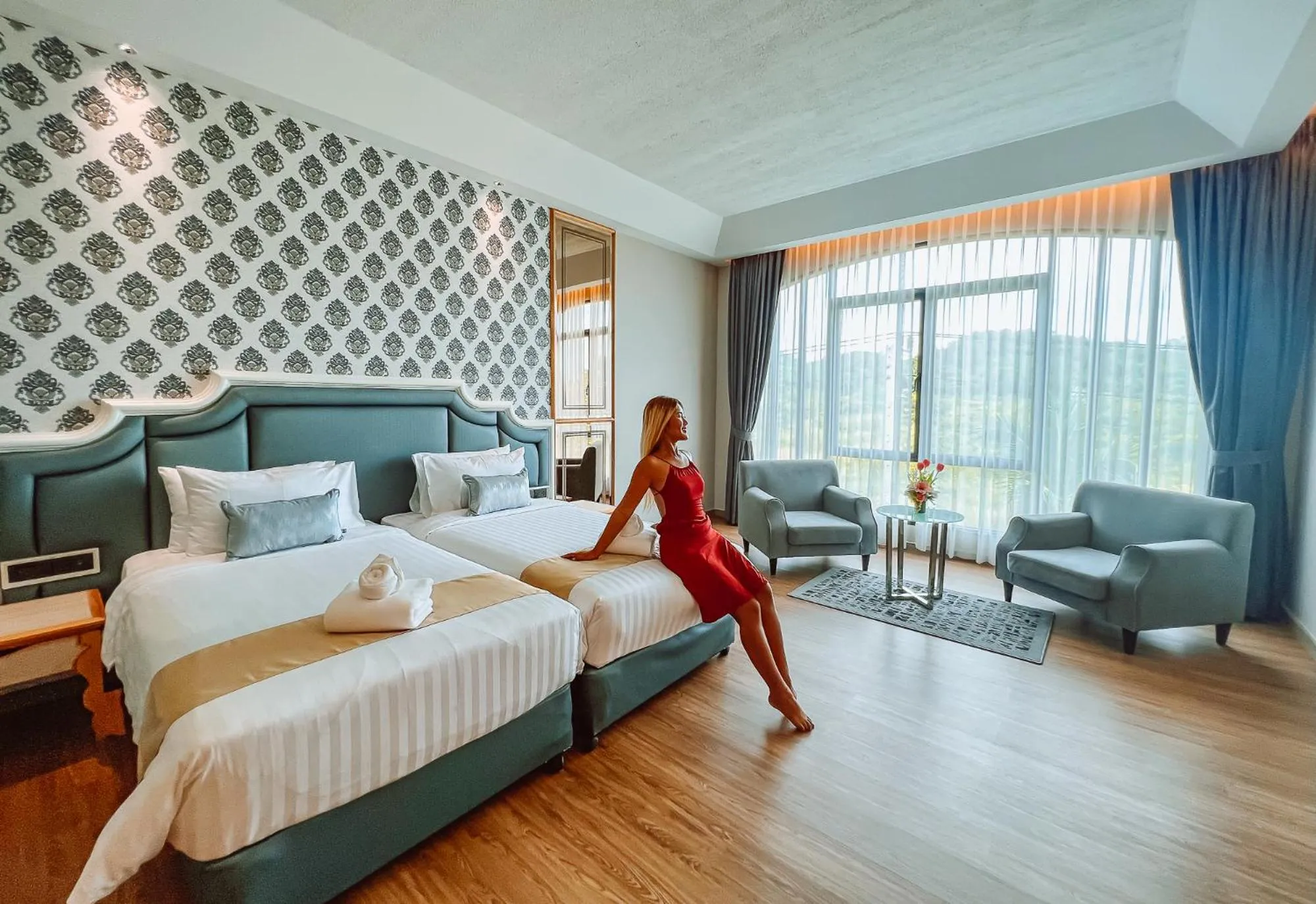 Photo of the whole room, Bed in Grand Lord Hotel & Residence - Khao chi chan Pattaya