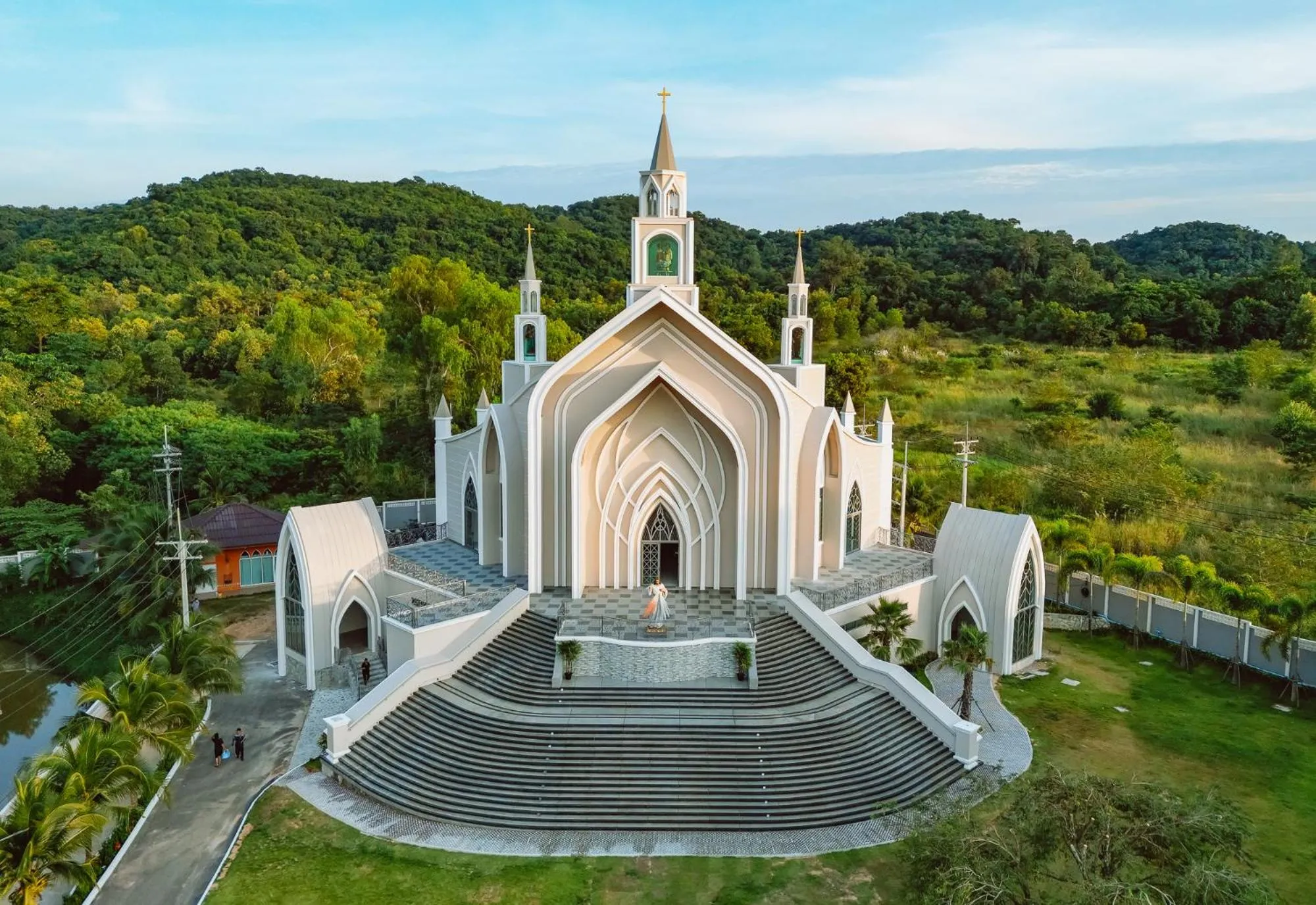 Property building in Grand Lord Hotel & Residence - Khao chi chan Pattaya