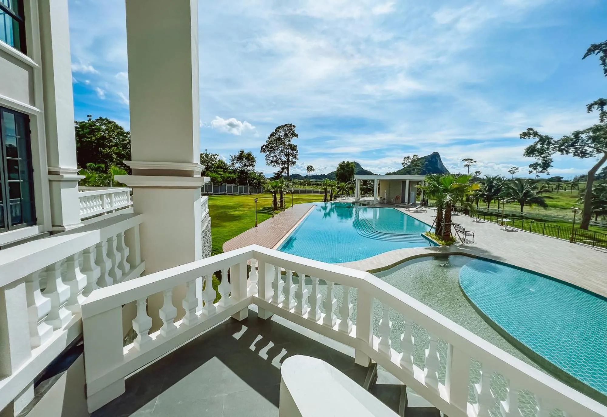 Swimming pool in Grand Lord Hotel & Residence - Khao chi chan Pattaya