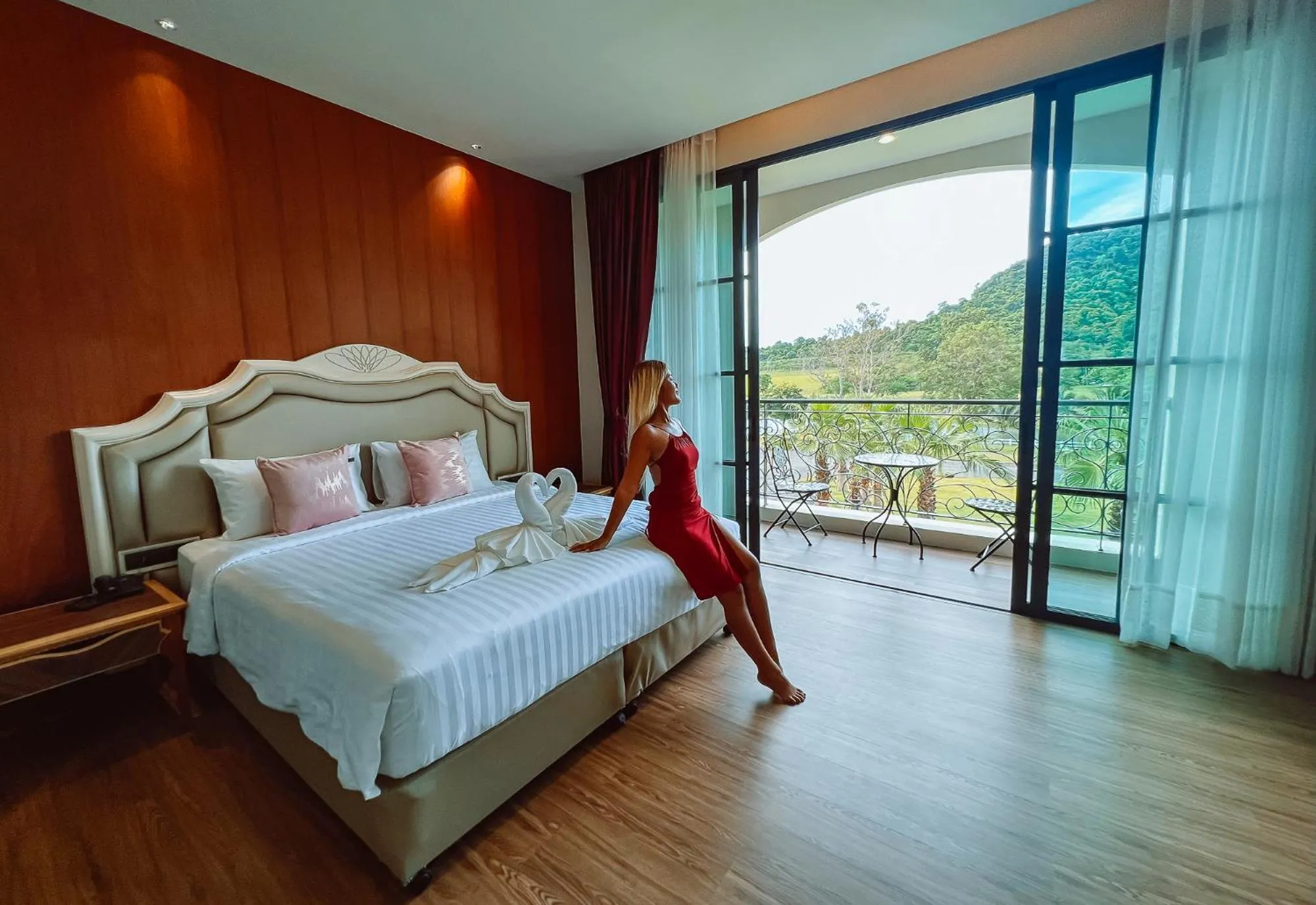 Bedroom, Bed in Grand Lord Hotel & Residence - Khao chi chan Pattaya