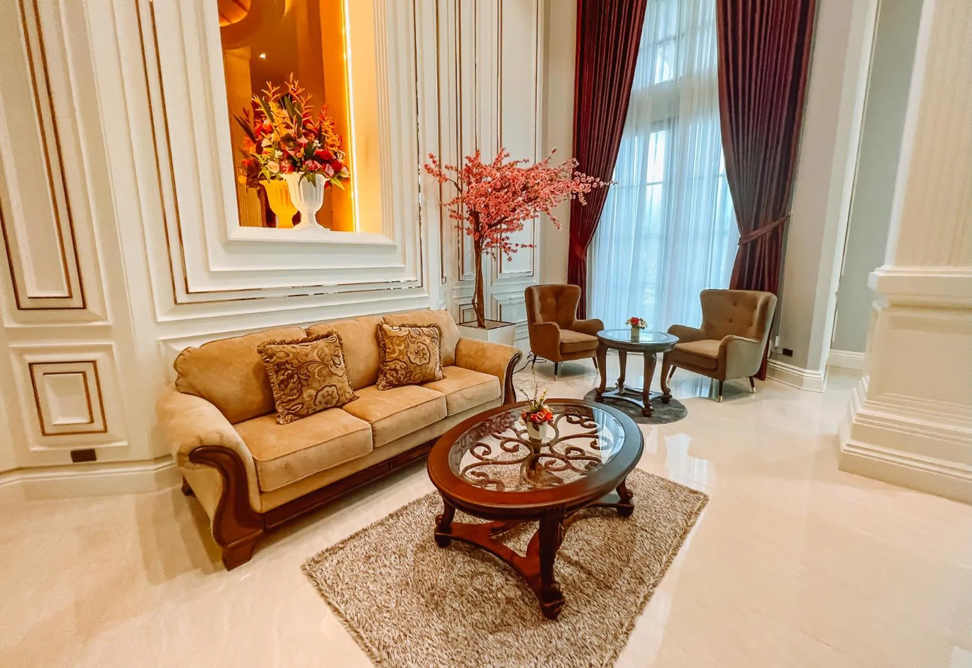 Seating area in Grand Lord Hotel & Residence - Khao chi chan Pattaya