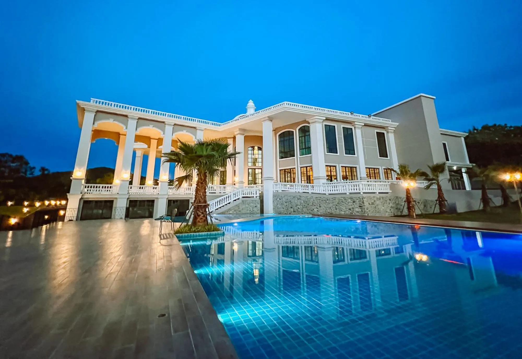 Property building in Grand Lord Hotel & Residence - Khao chi chan Pattaya