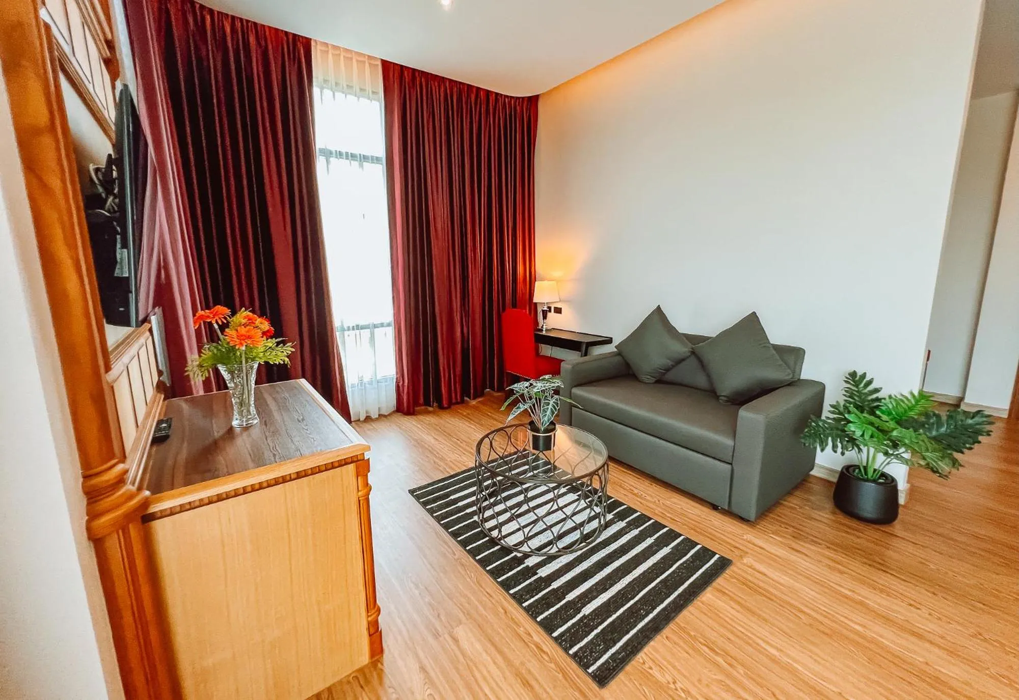 Seating area in Grand Lord Hotel & Residence - Khao chi chan Pattaya