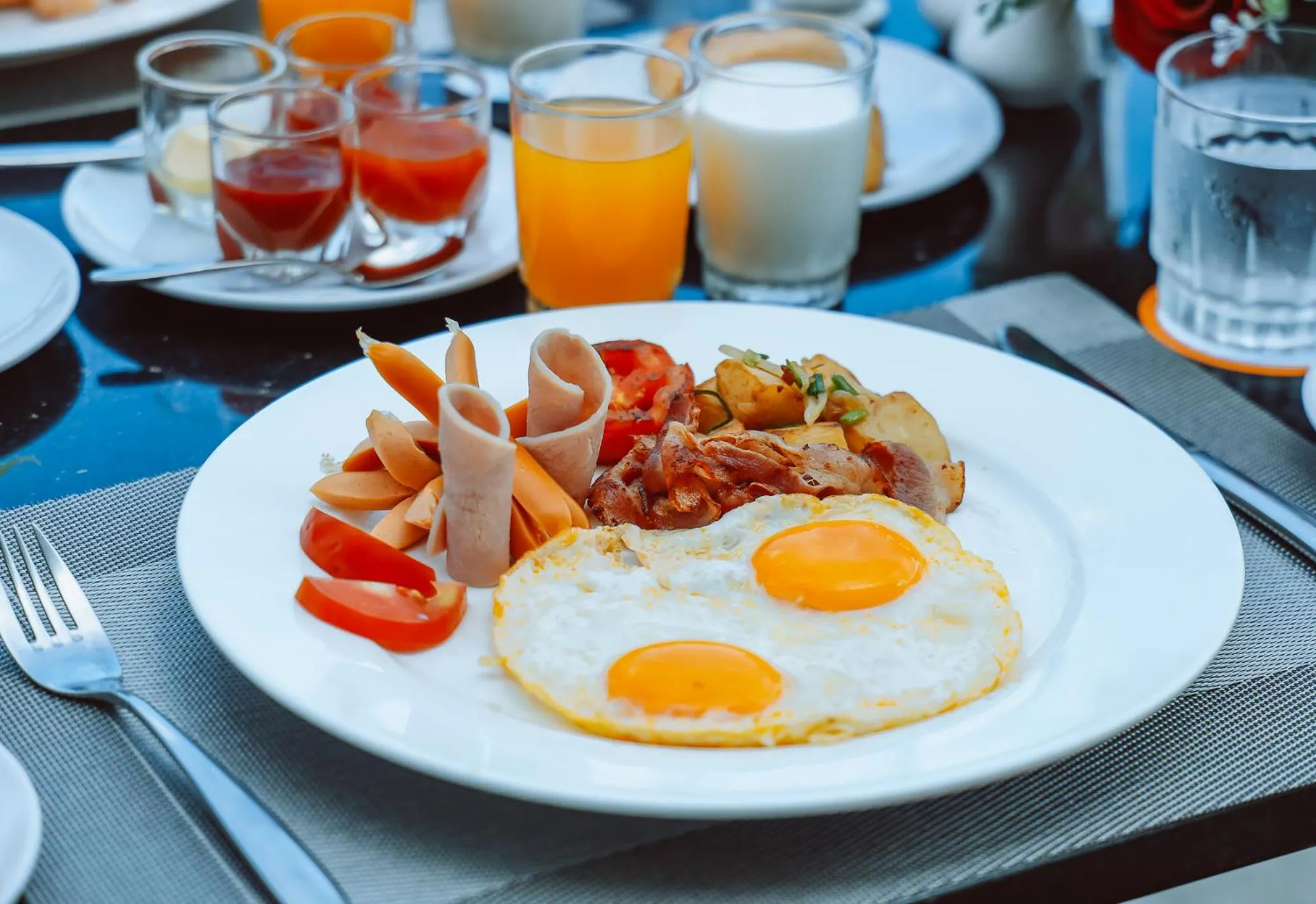 Restaurant/places to eat in Grand Lord Hotel & Residence - Khao chi chan Pattaya