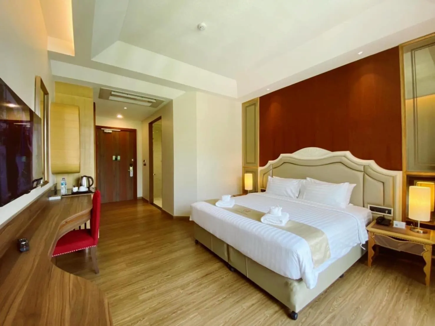 Photo of the whole room, Bed in Grand Lord Hotel & Residence - Khao chi chan Pattaya