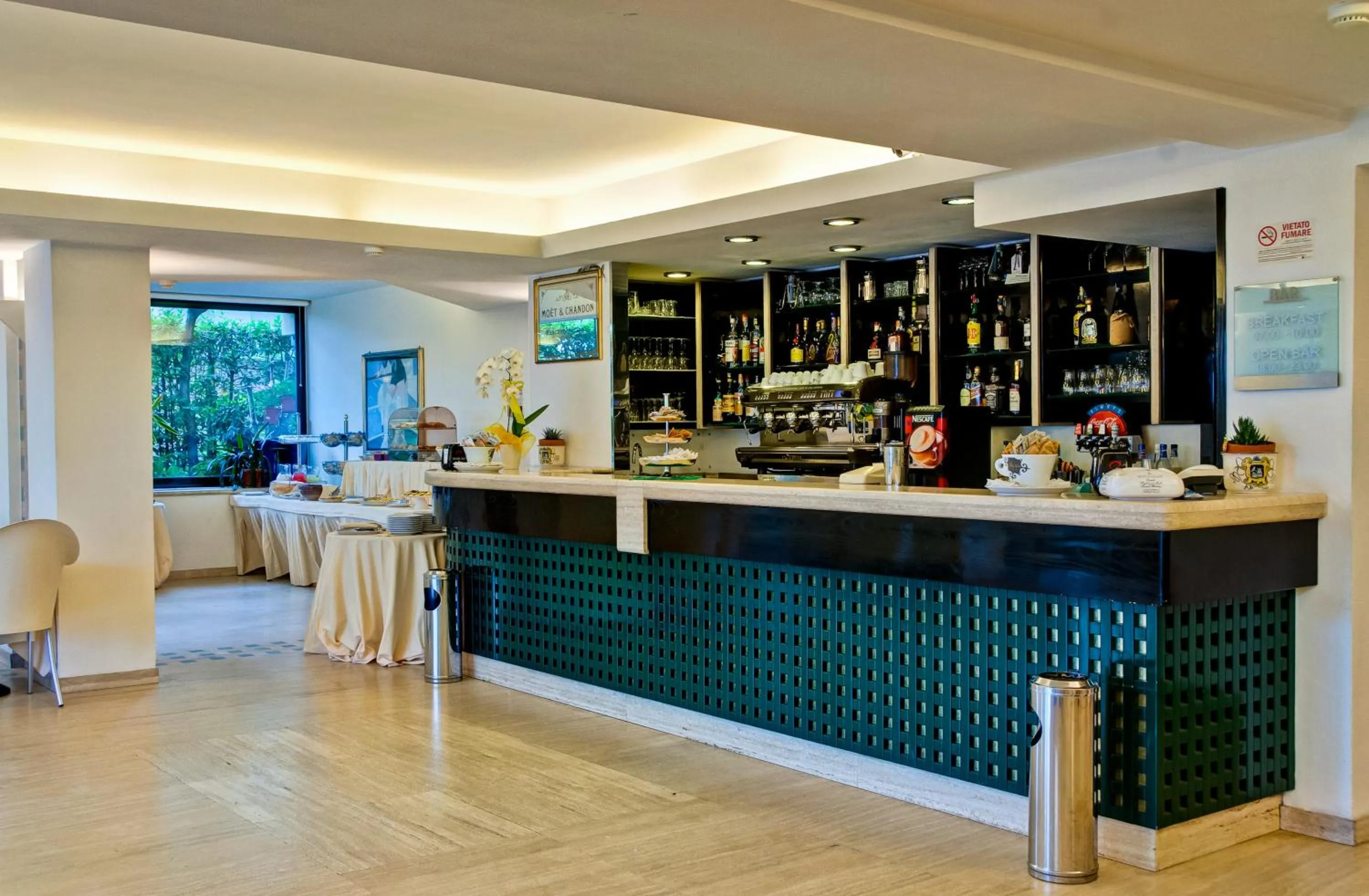 Lounge or bar in Hotel Europa Beach Village