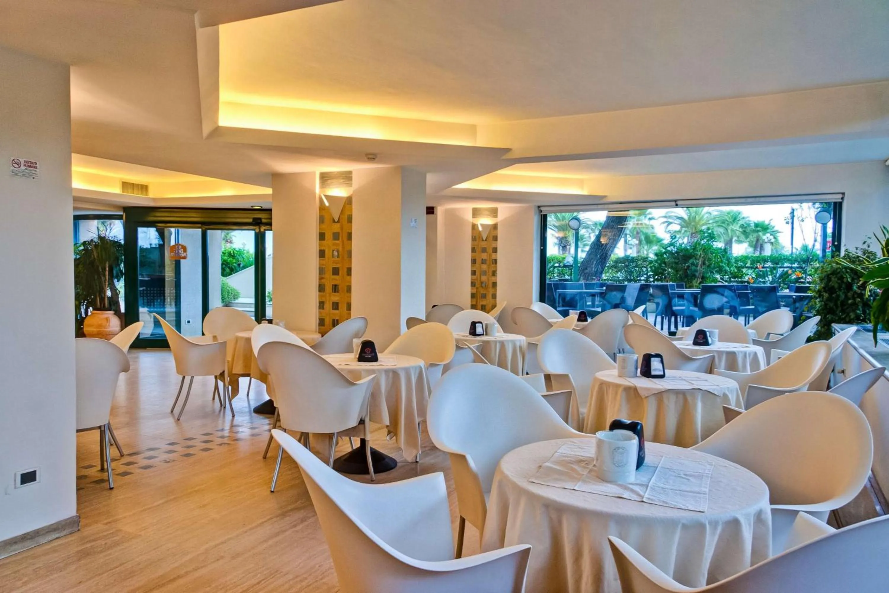 Restaurant/places to eat in Hotel Europa Beach Village