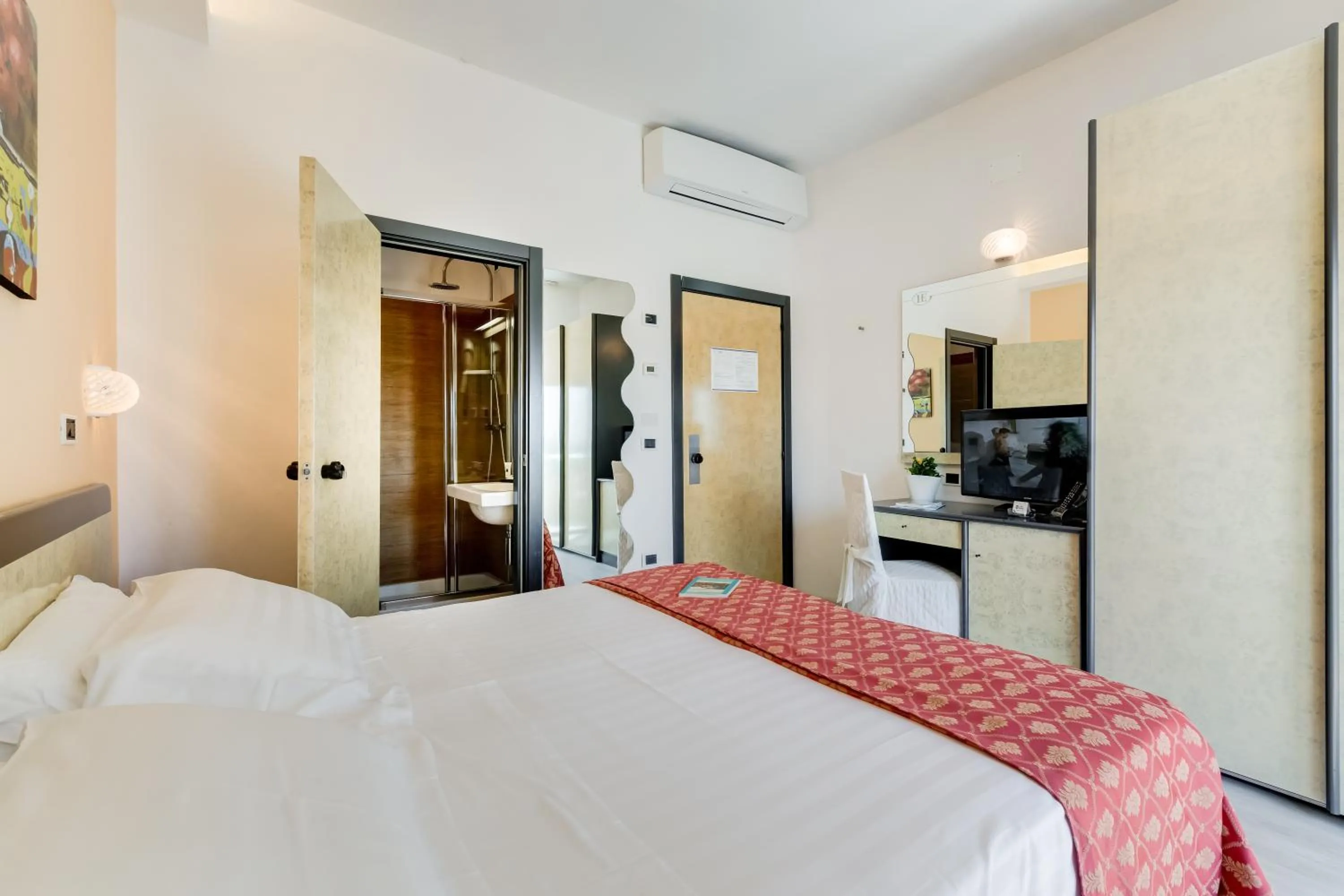 Bedroom, Bed in Hotel Europa Beach Village