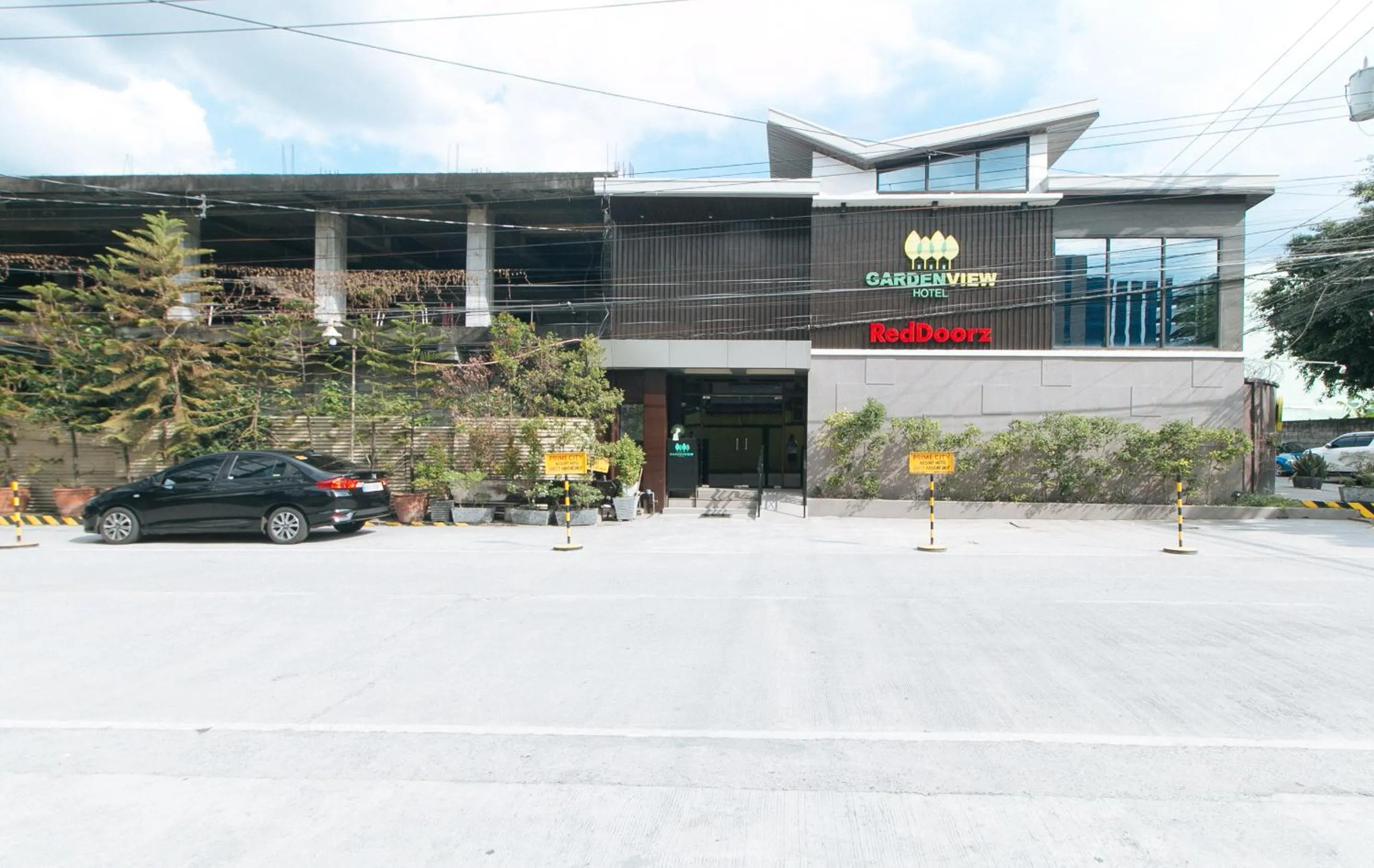Property building in RedDoorz @ Gardenview Hotel GTower Angeles