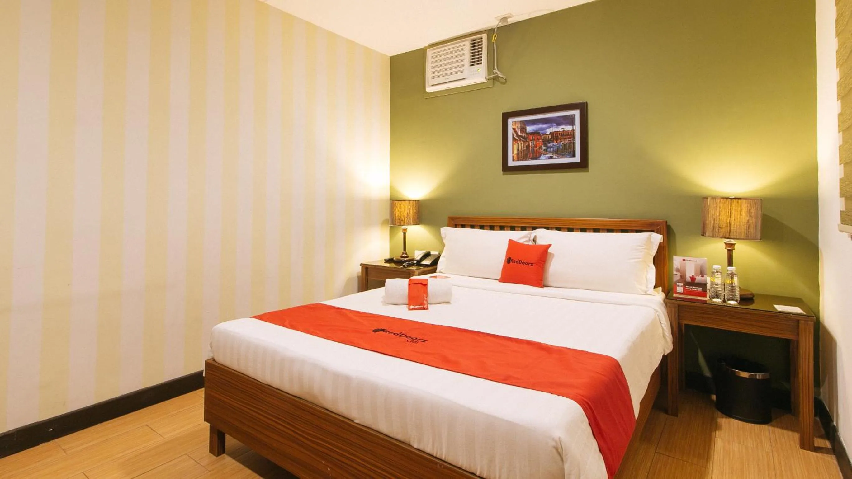 Bed in RedDoorz @ Gardenview Hotel GTower Angeles