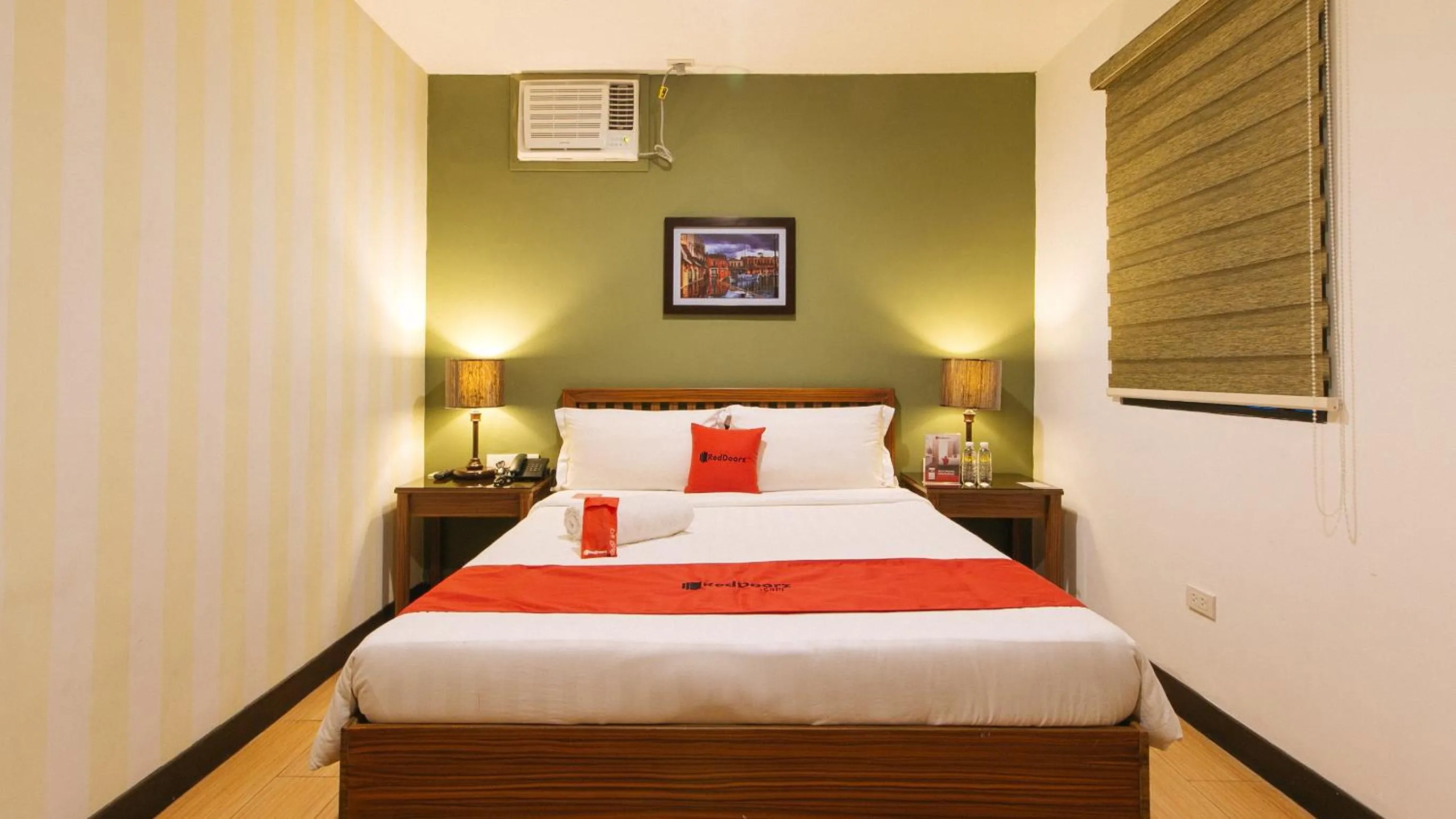 Bed in RedDoorz @ Gardenview Hotel GTower Angeles