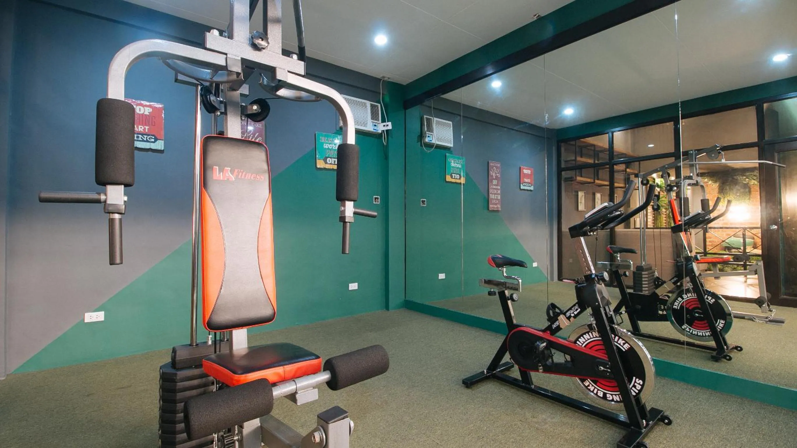 Fitness centre/facilities in RedDoorz @ Gardenview Hotel GTower Angeles