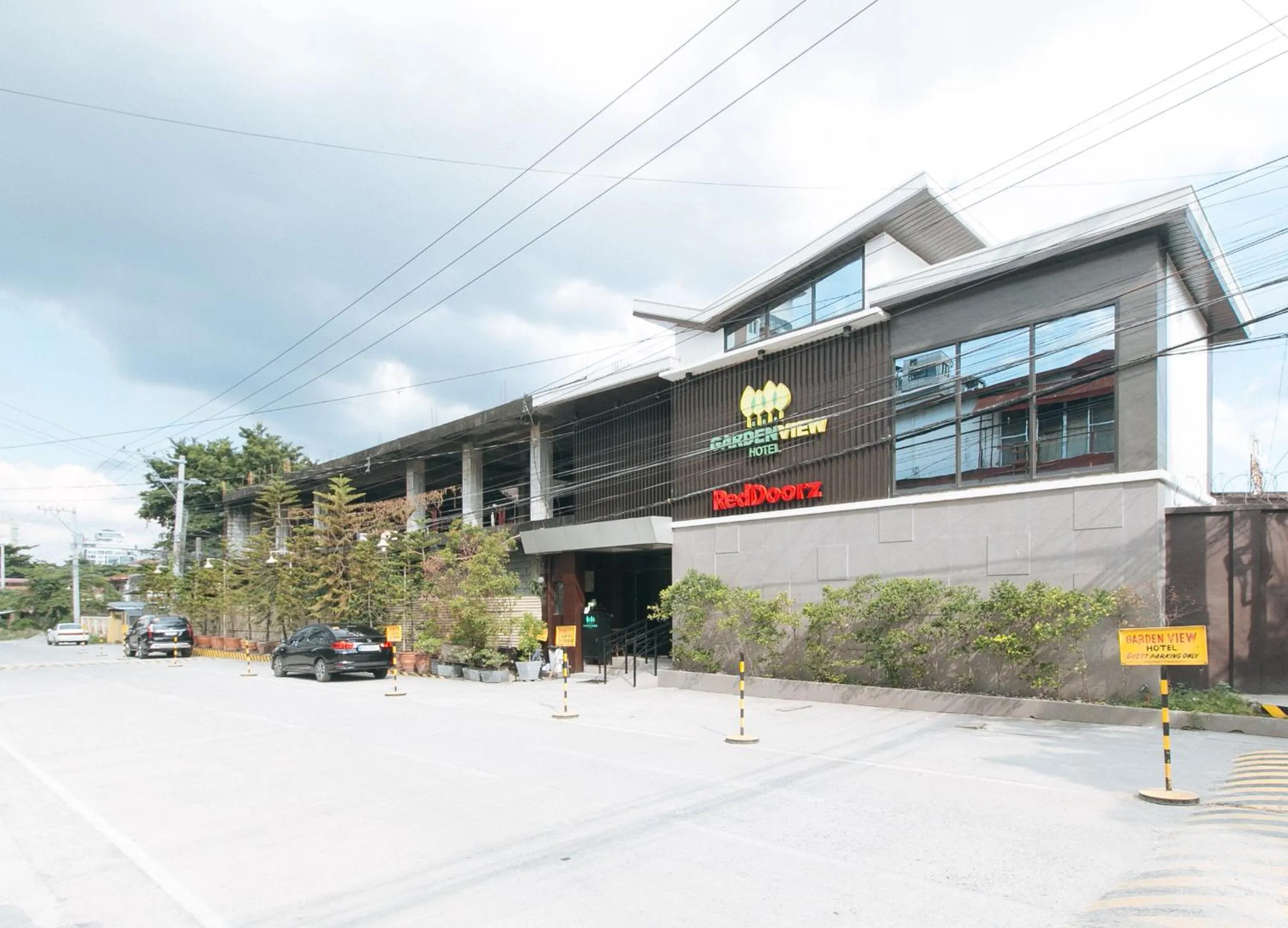 Property building in RedDoorz @ Gardenview Hotel GTower Angeles
