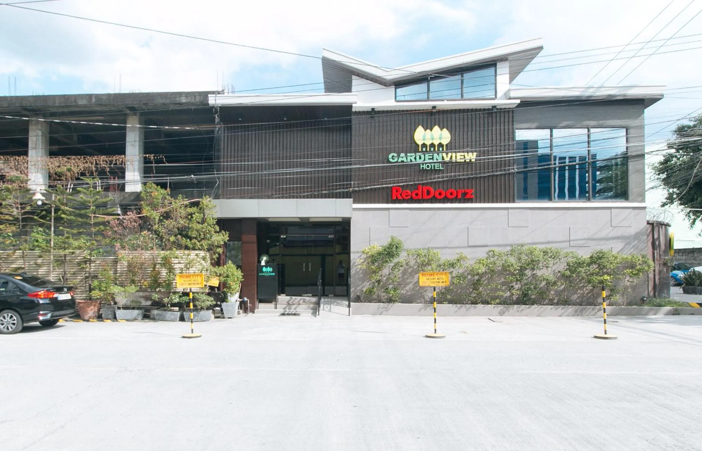 Property building in RedDoorz @ Gardenview Hotel GTower Angeles