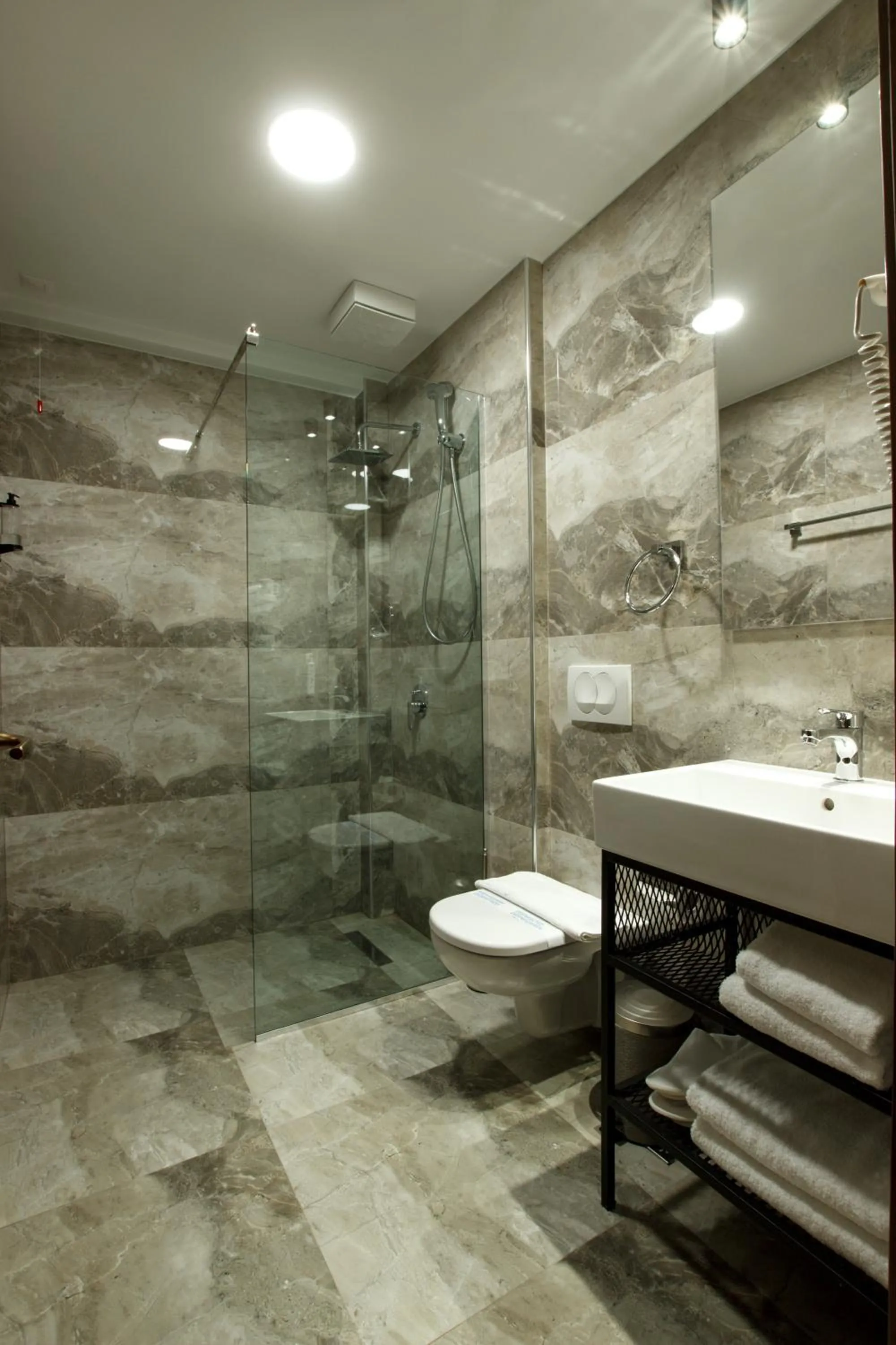 Bathroom in Rose Garden Hotel