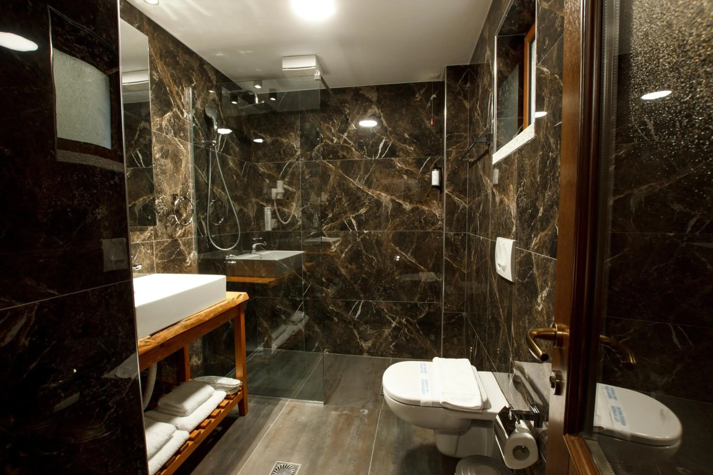 Bathroom in Rose Garden Hotel