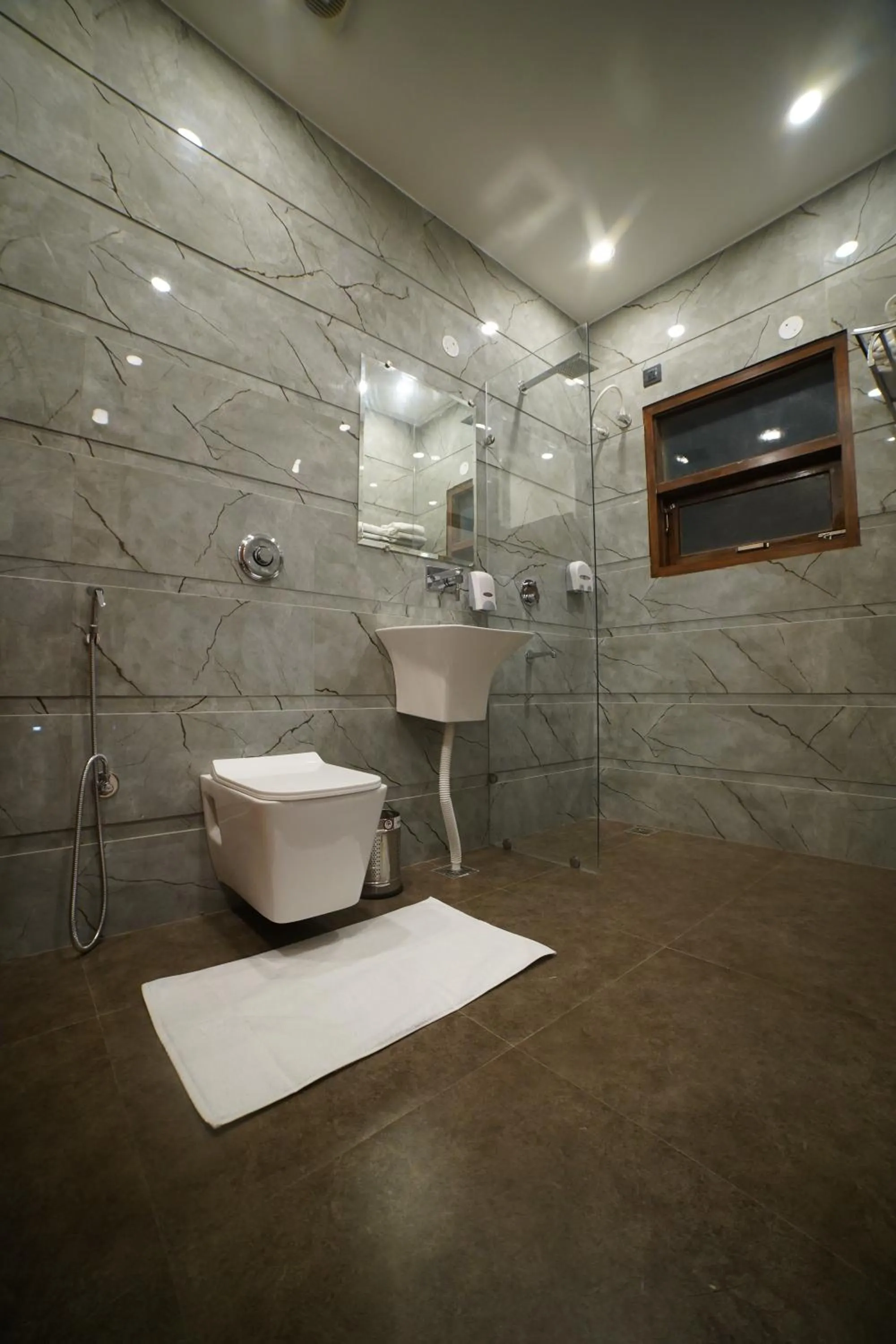 Bathroom in Hotel Elite - 5 Mins From Golden Temple