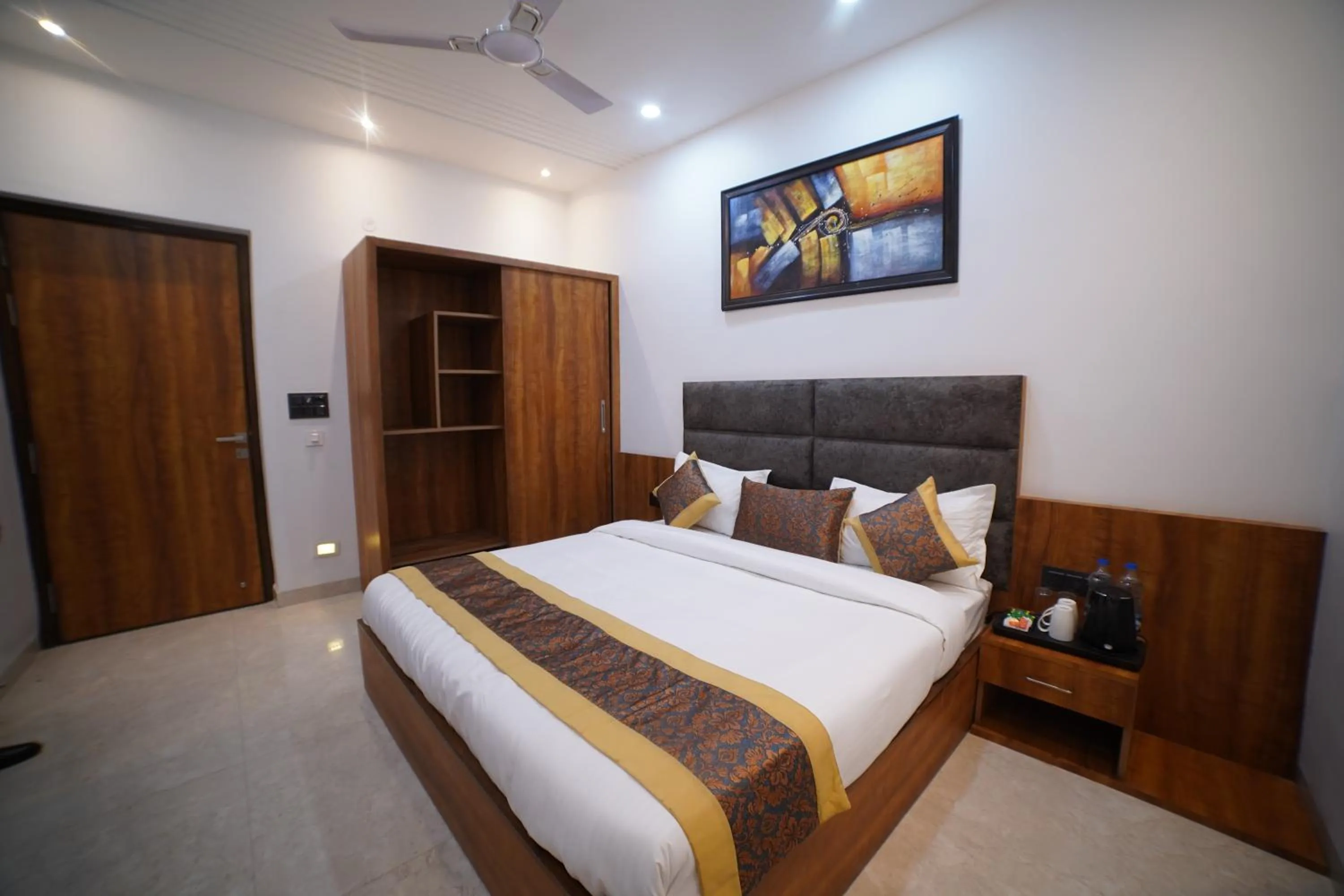 Bedroom in Hotel Elite - 5 Mins From Golden Temple