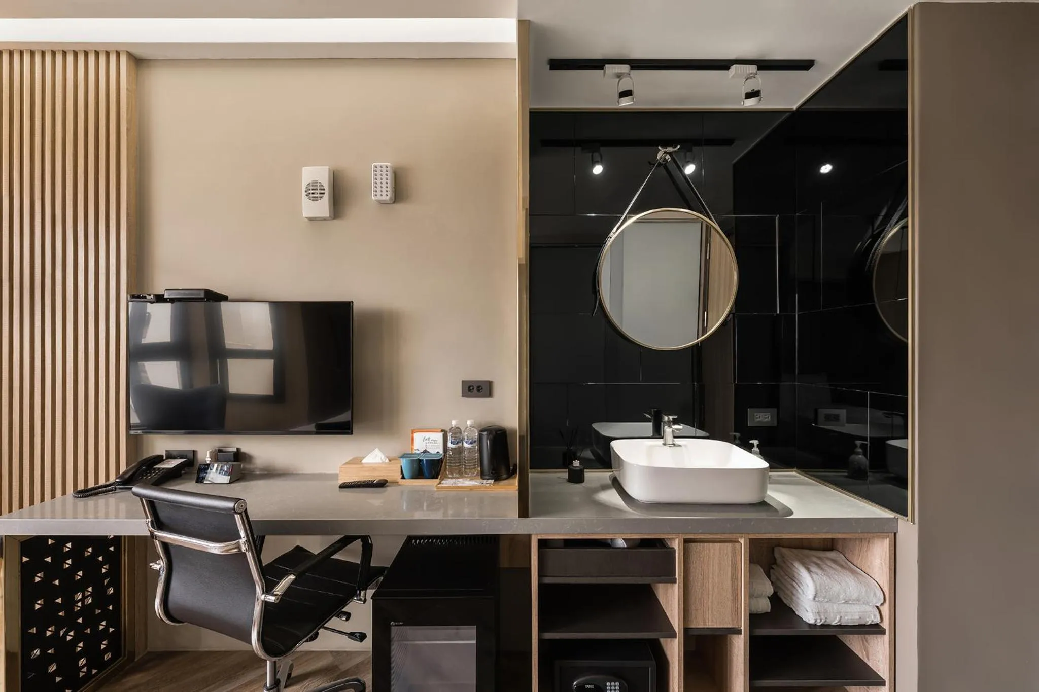 Photo of the whole room in HOTEL LEISURE Kaohsiung