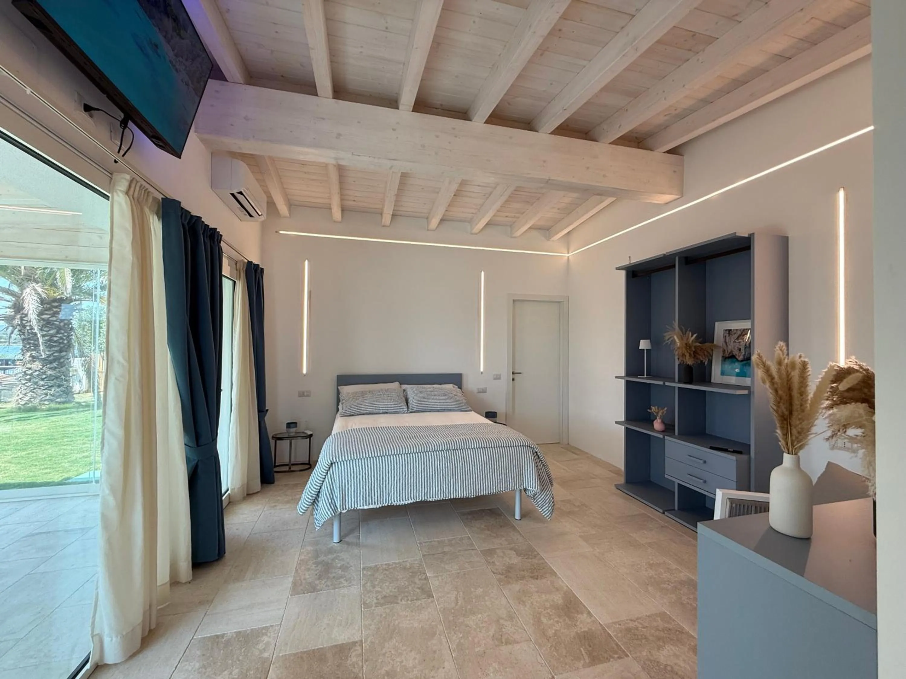 TV and multimedia, Bed in Baia del Sole Resort