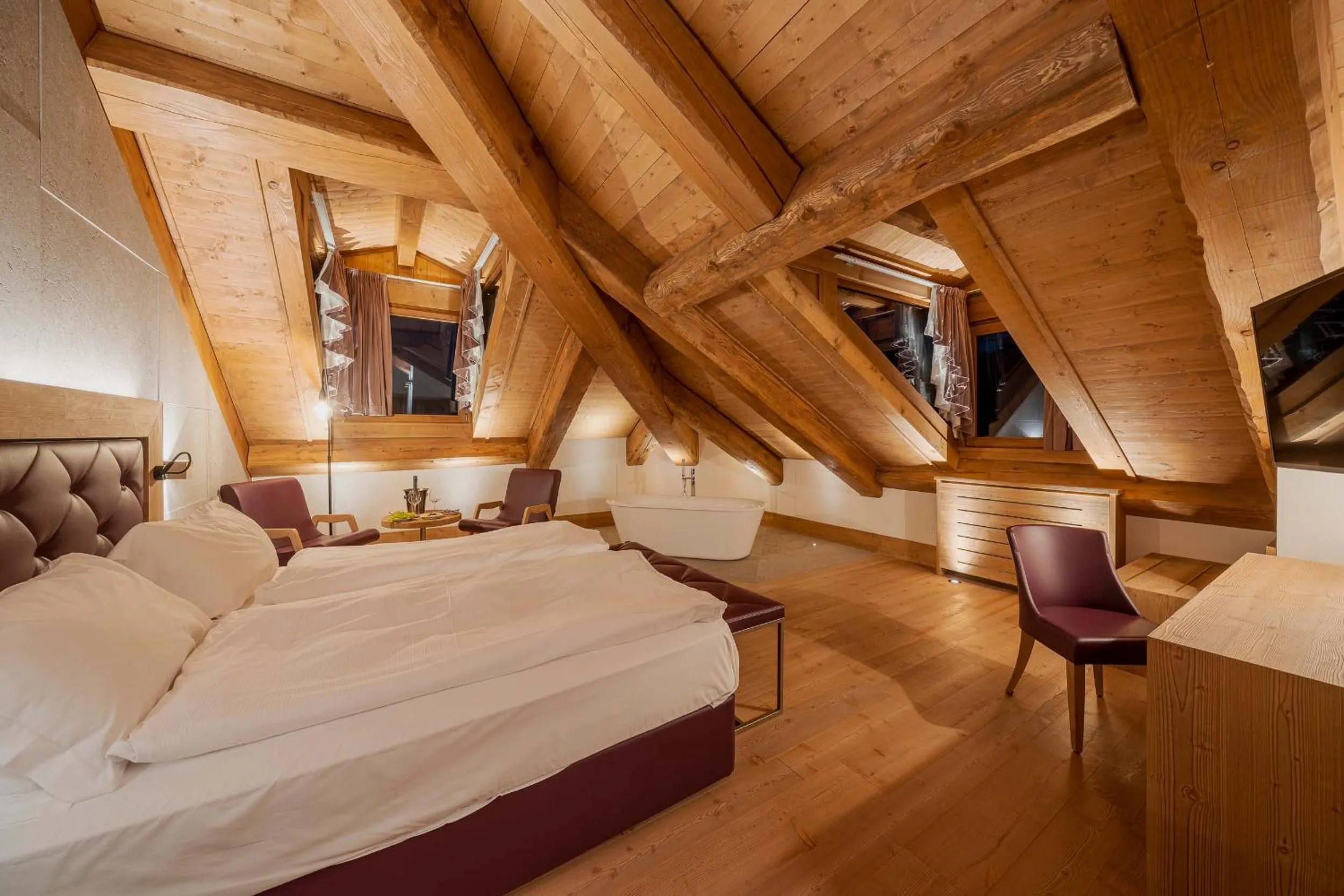 Bed in Royal Hotel Cortina