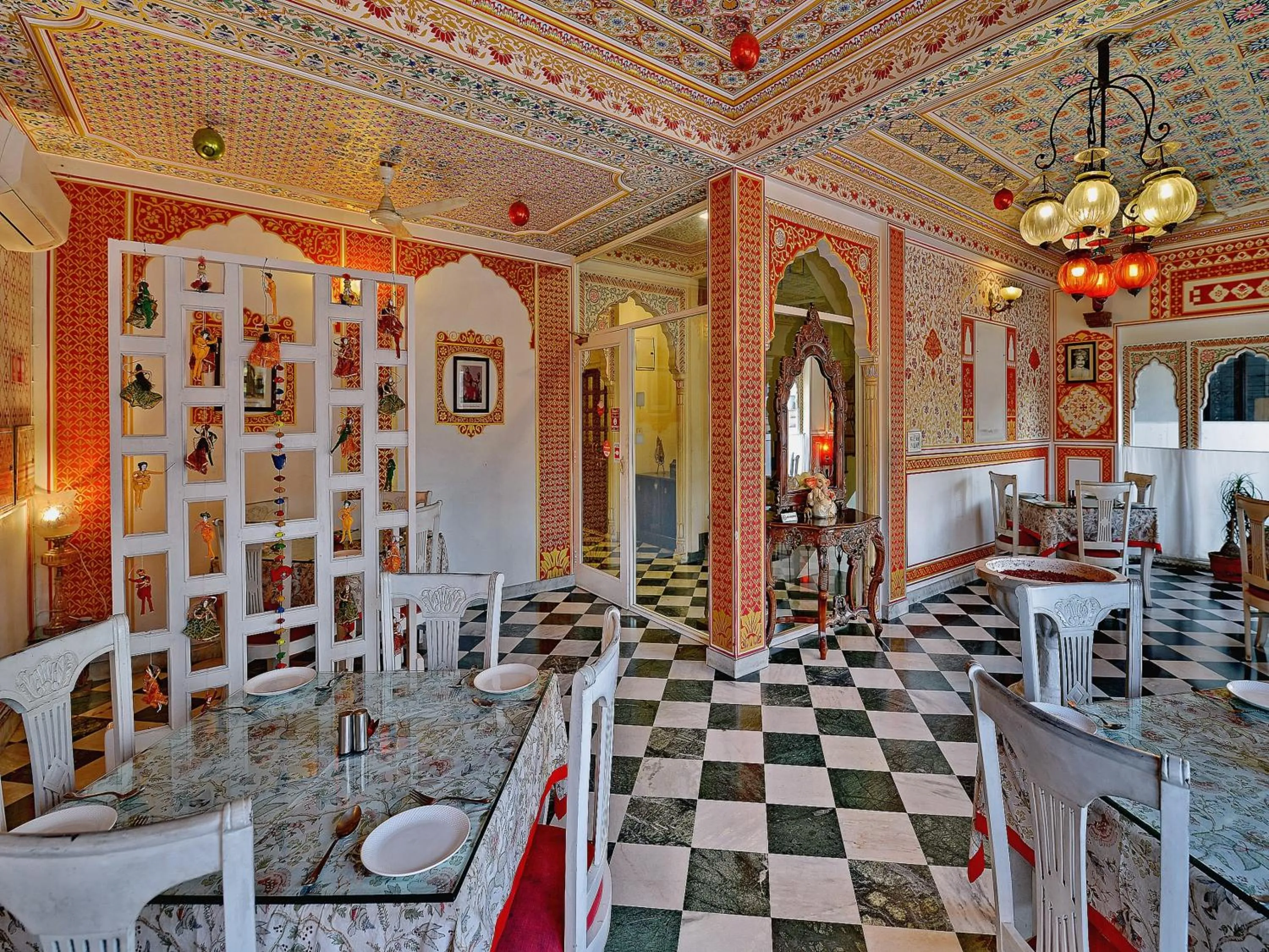 Restaurant/places to eat in Super Hotel O Tordi Haveli