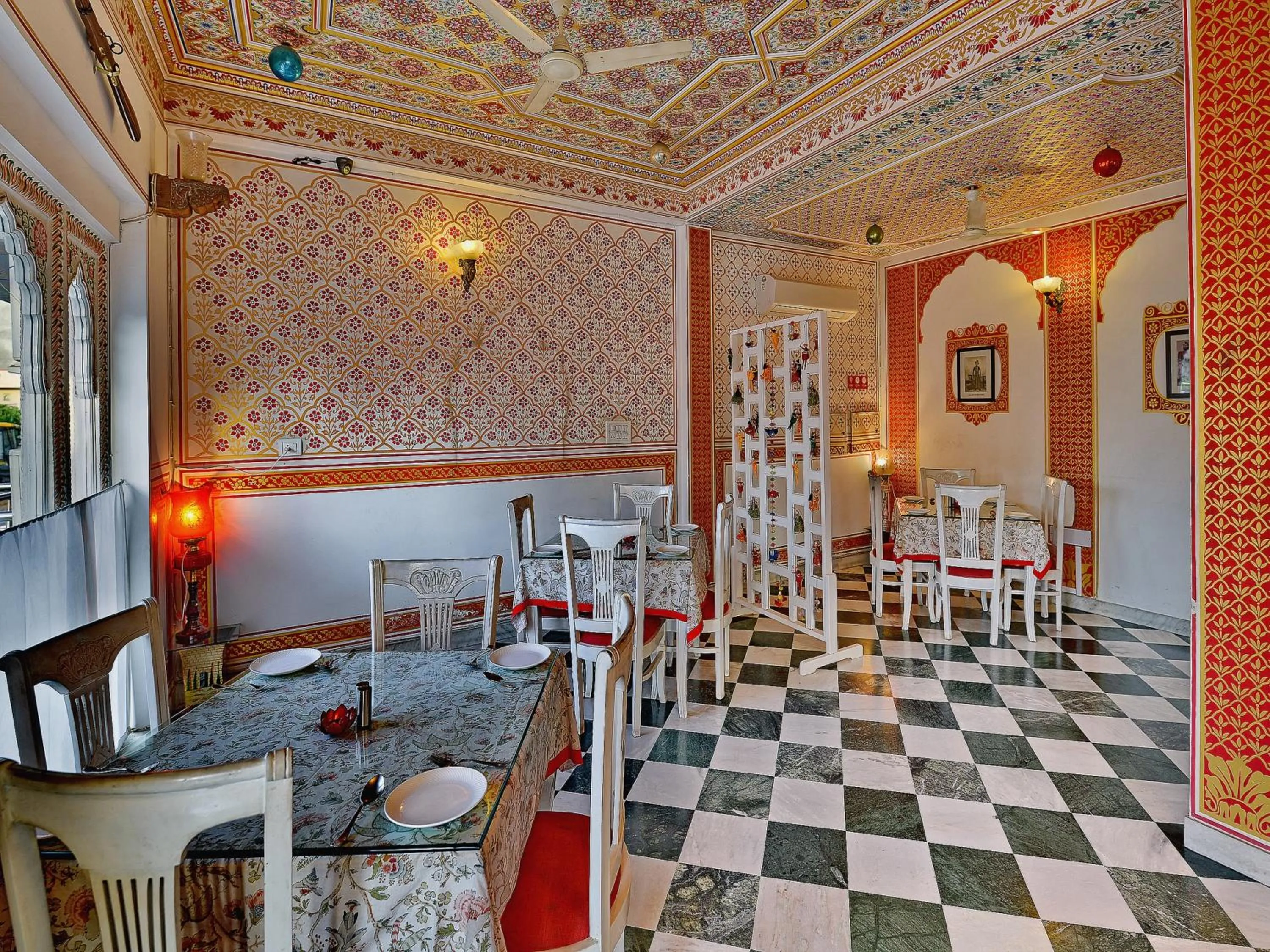 Restaurant/places to eat in Super Hotel O Tordi Haveli