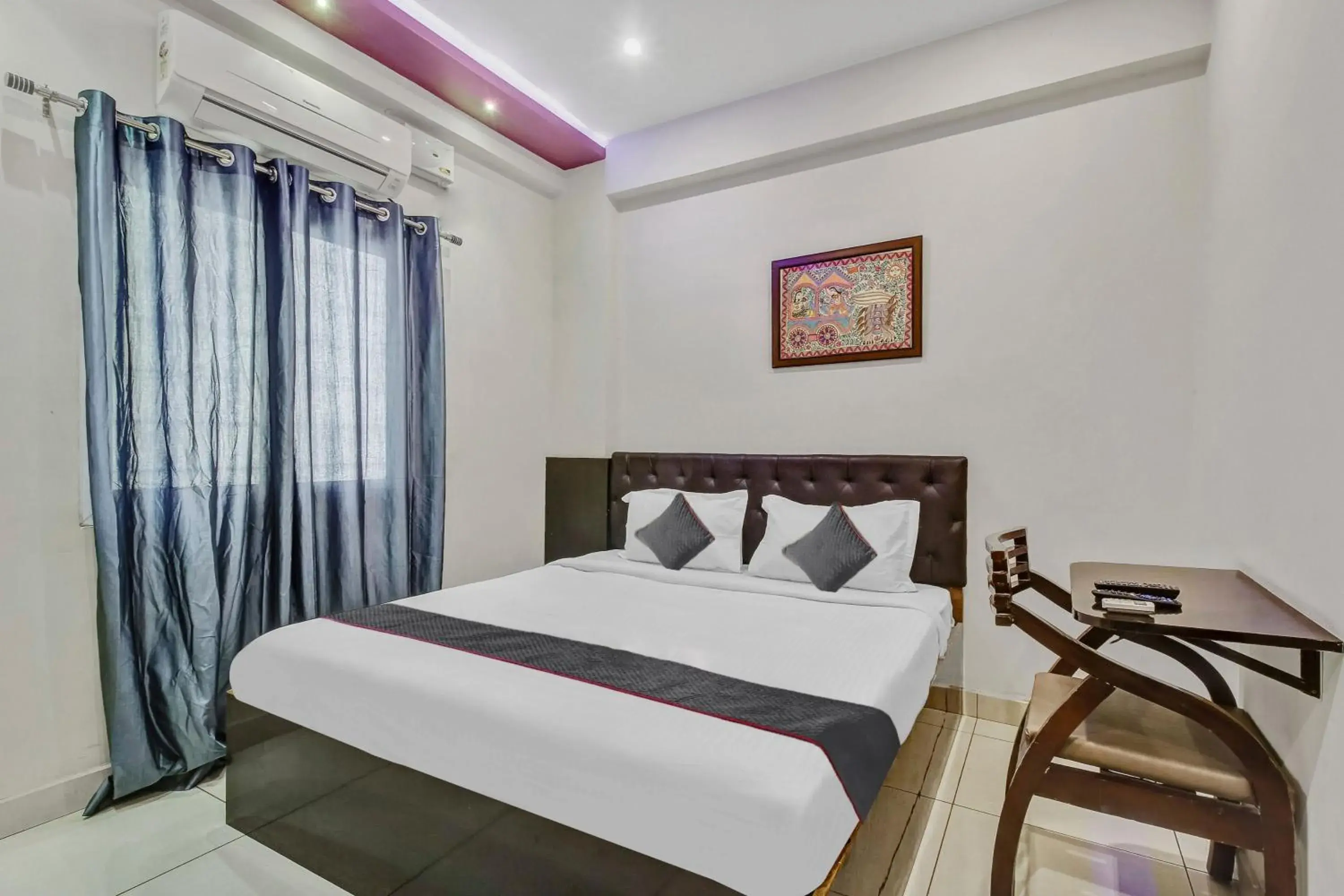 Standard Double Room - single occupancy in FabHotel Galaxy Suites I Standard Double Room - single occupancy in FabHotel Galaxy Suites I