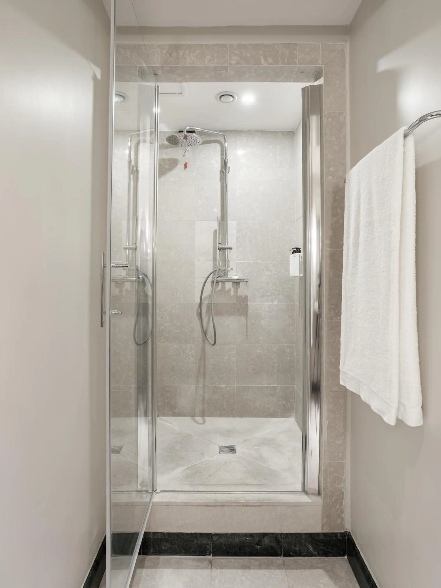 Shower in Room Mate Collection Mia, Rome Colosseum