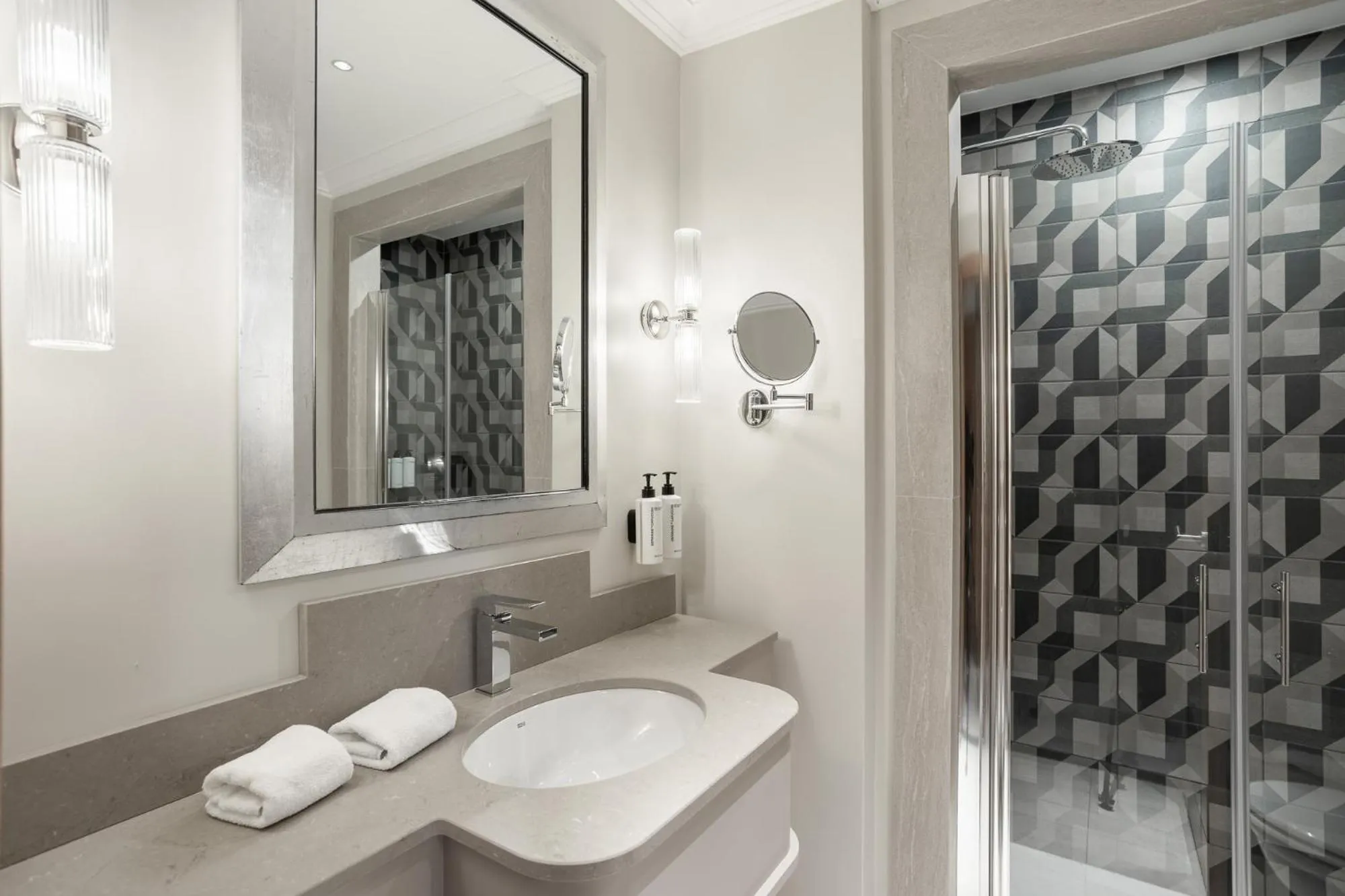 Toilet in Room Mate Collection Mia, Rome Colosseum