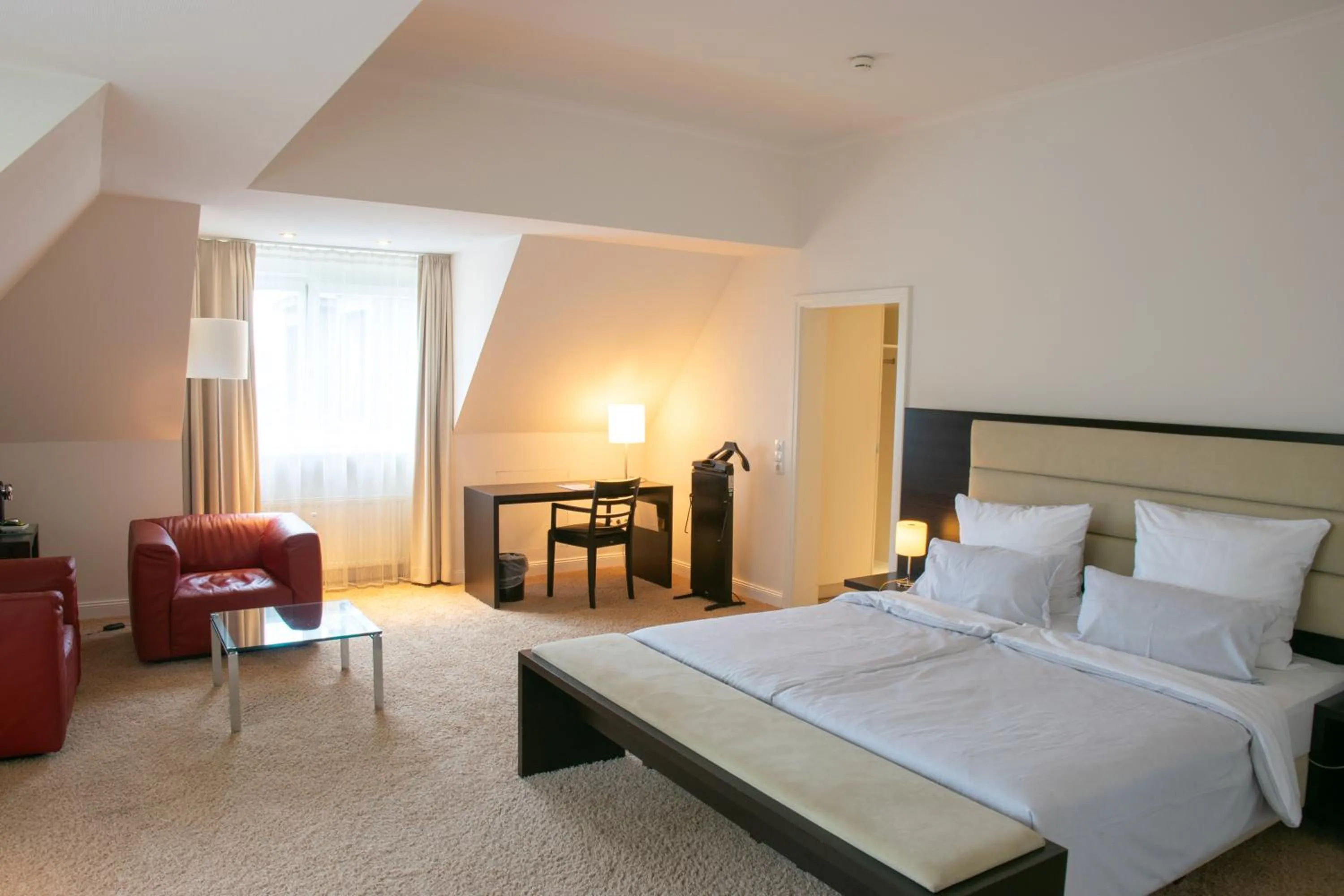 Photo of the whole room, Bed in Hotel Kieler Yacht-Club