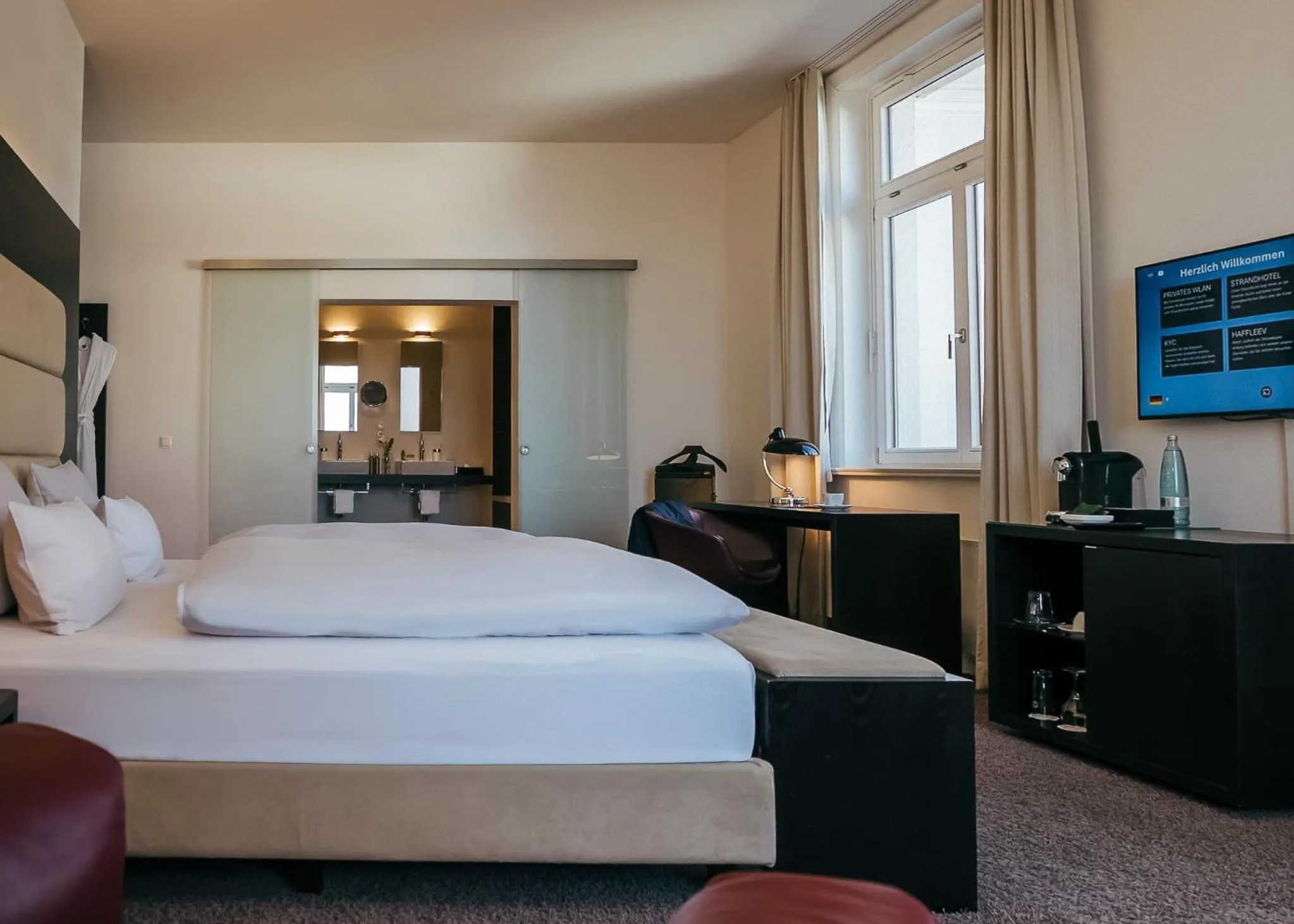 Bedroom, Bed in Hotel Kieler Yacht-Club