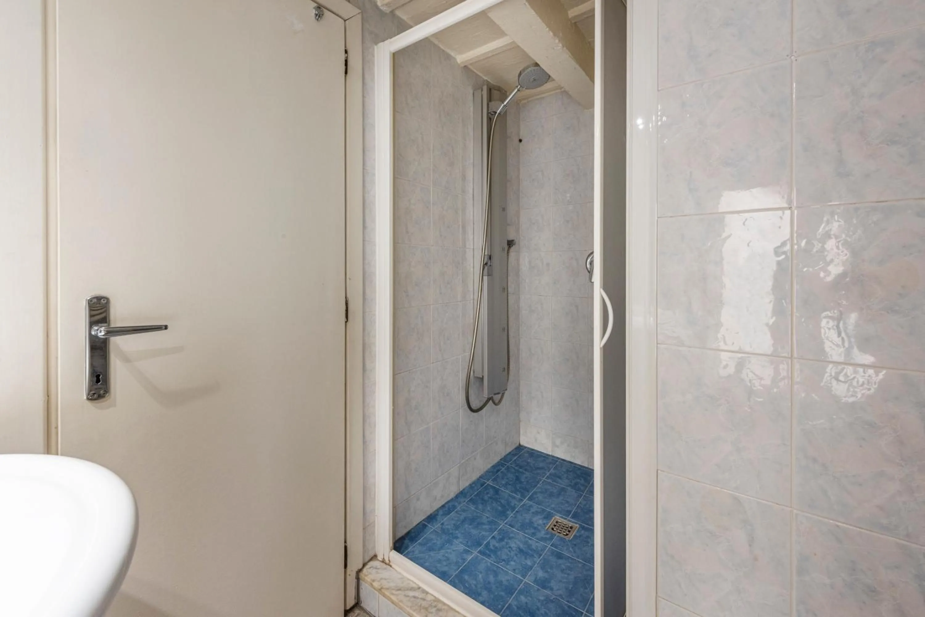 Bathroom in Santa Croce Palace by Mmega