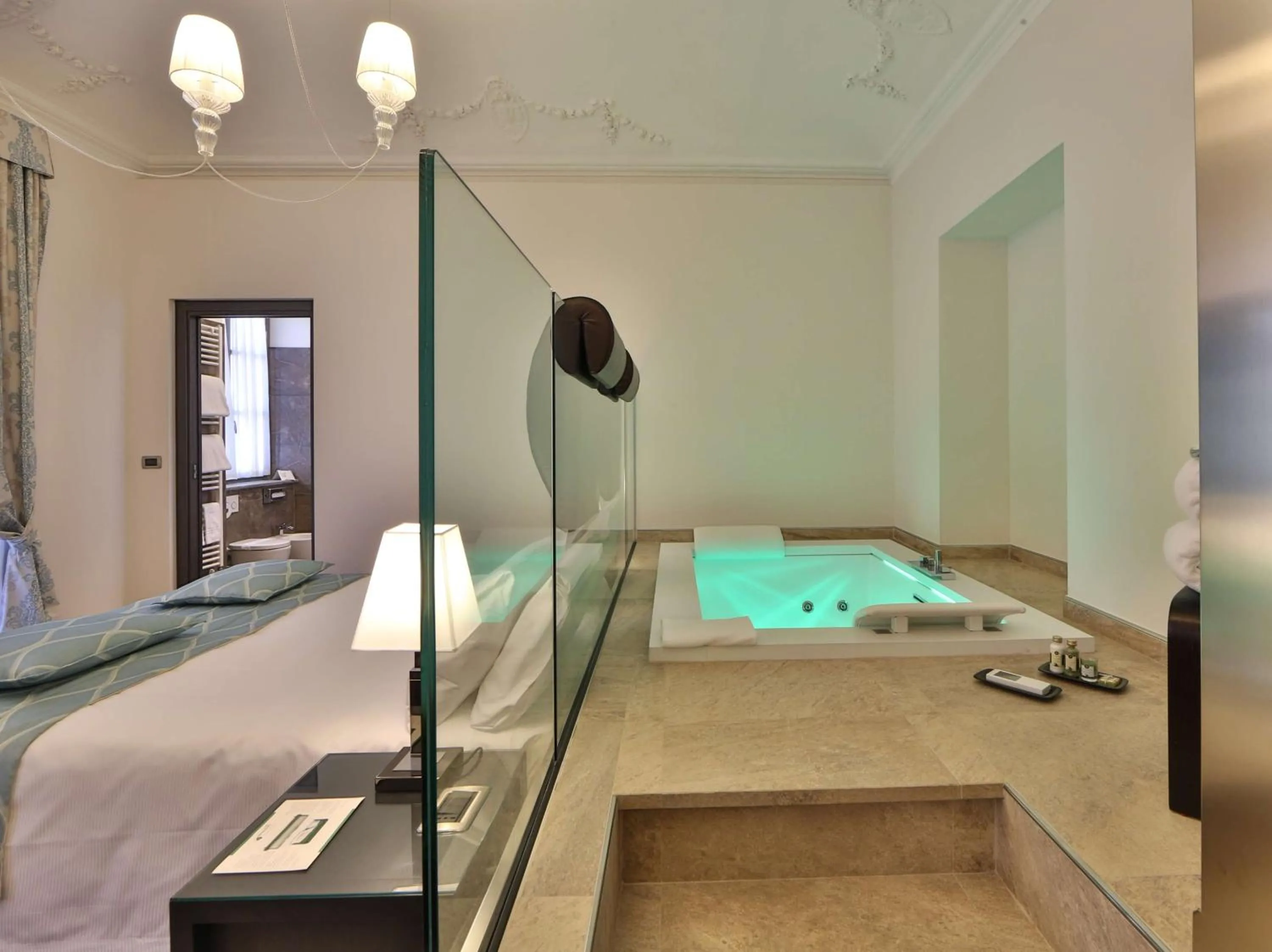 People, Bed in Best Western Plus Hotel Genova